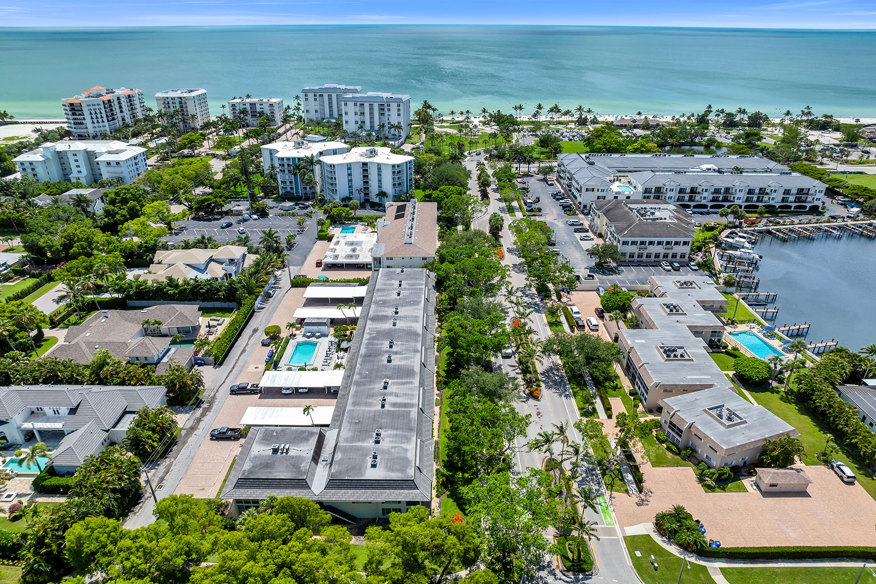 290 Banyan Boulevard , 290