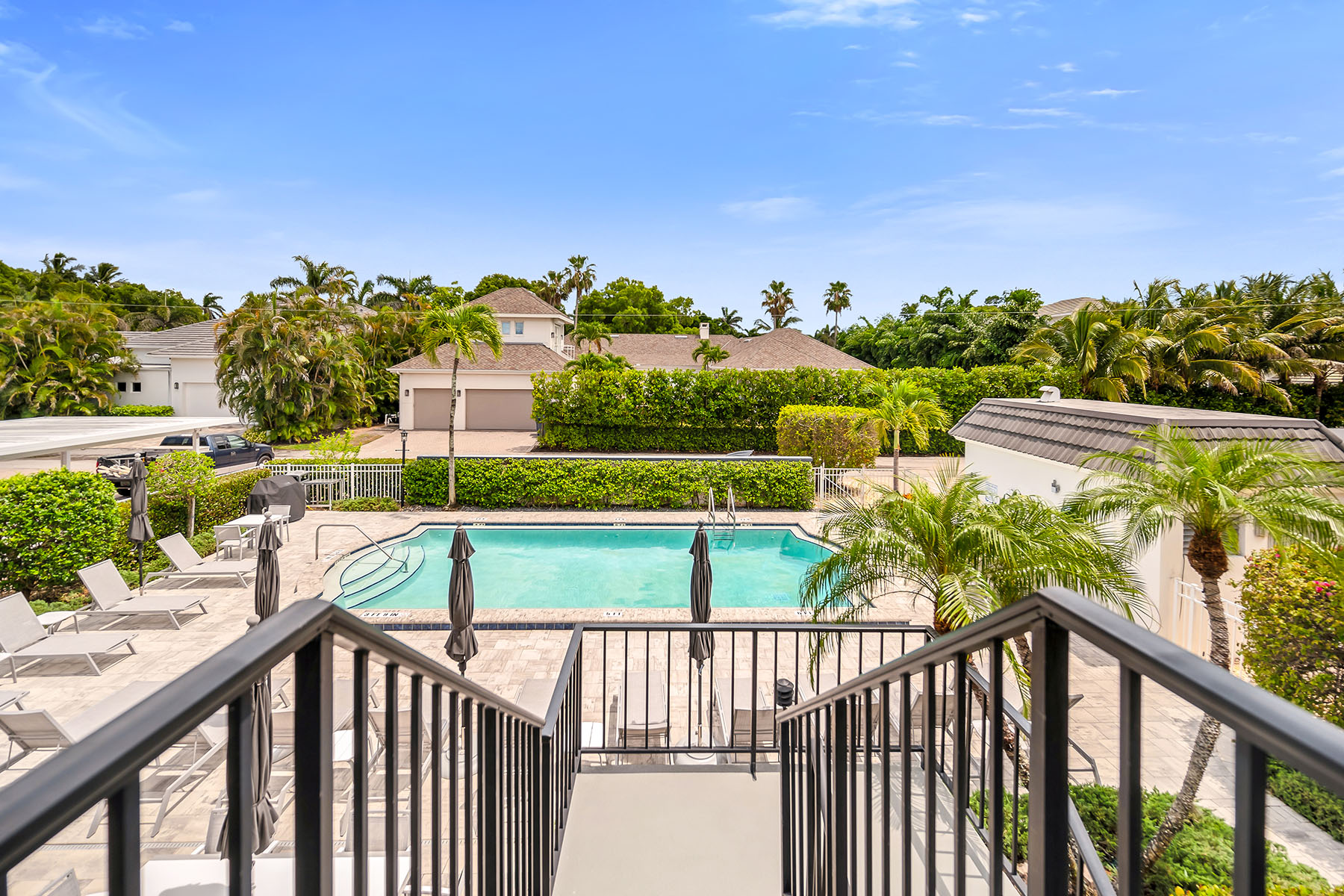 290 Banyan Boulevard , 290