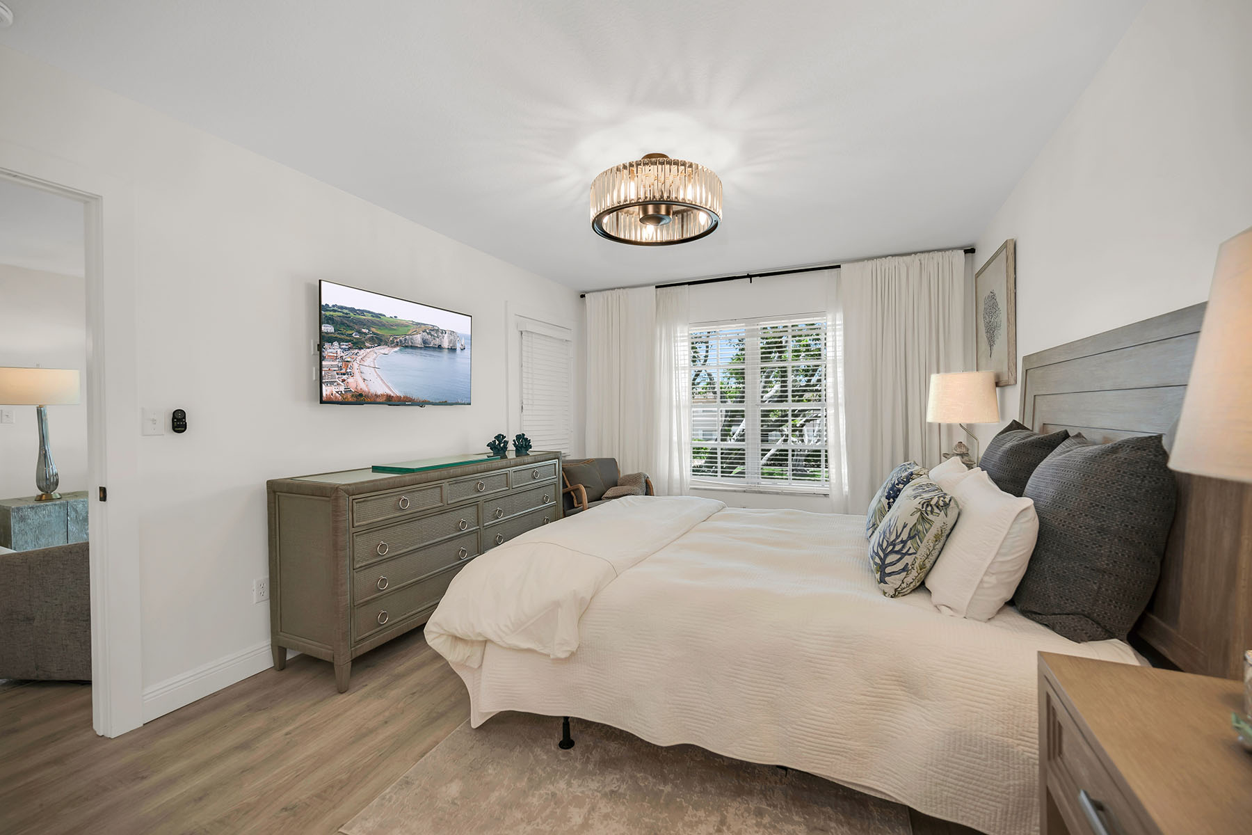 290 Banyan Boulevard , 290