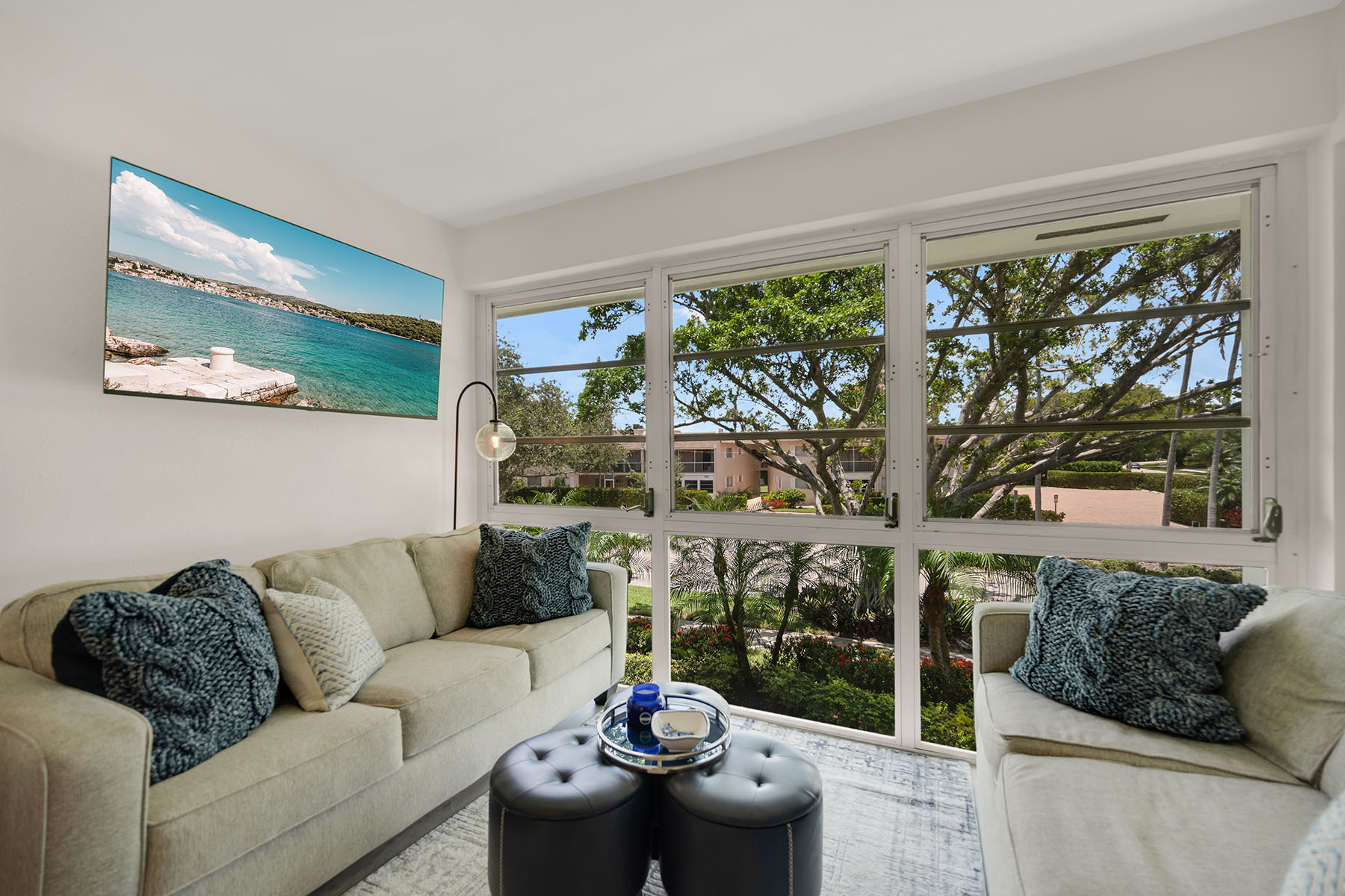 290 Banyan Boulevard , 290