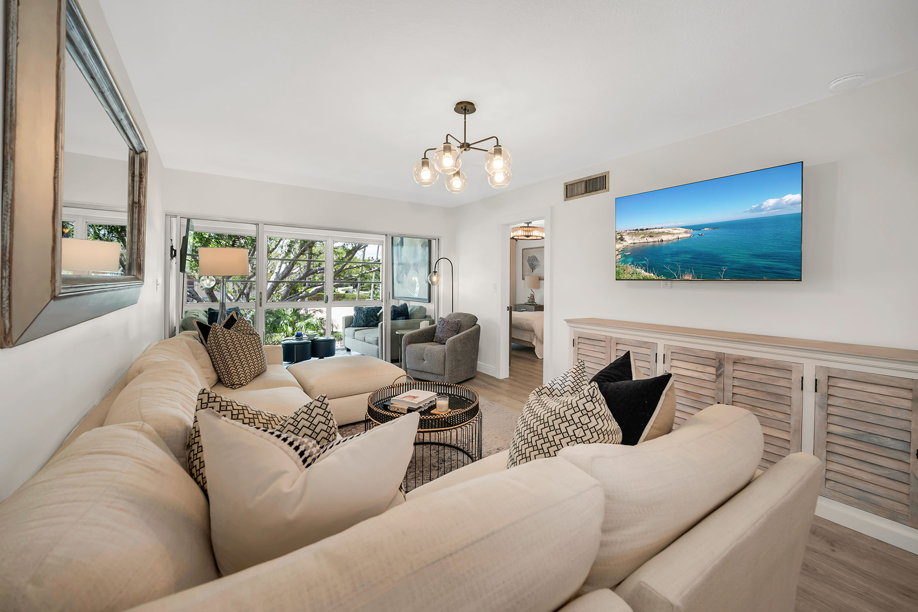 290 Banyan Boulevard , 290