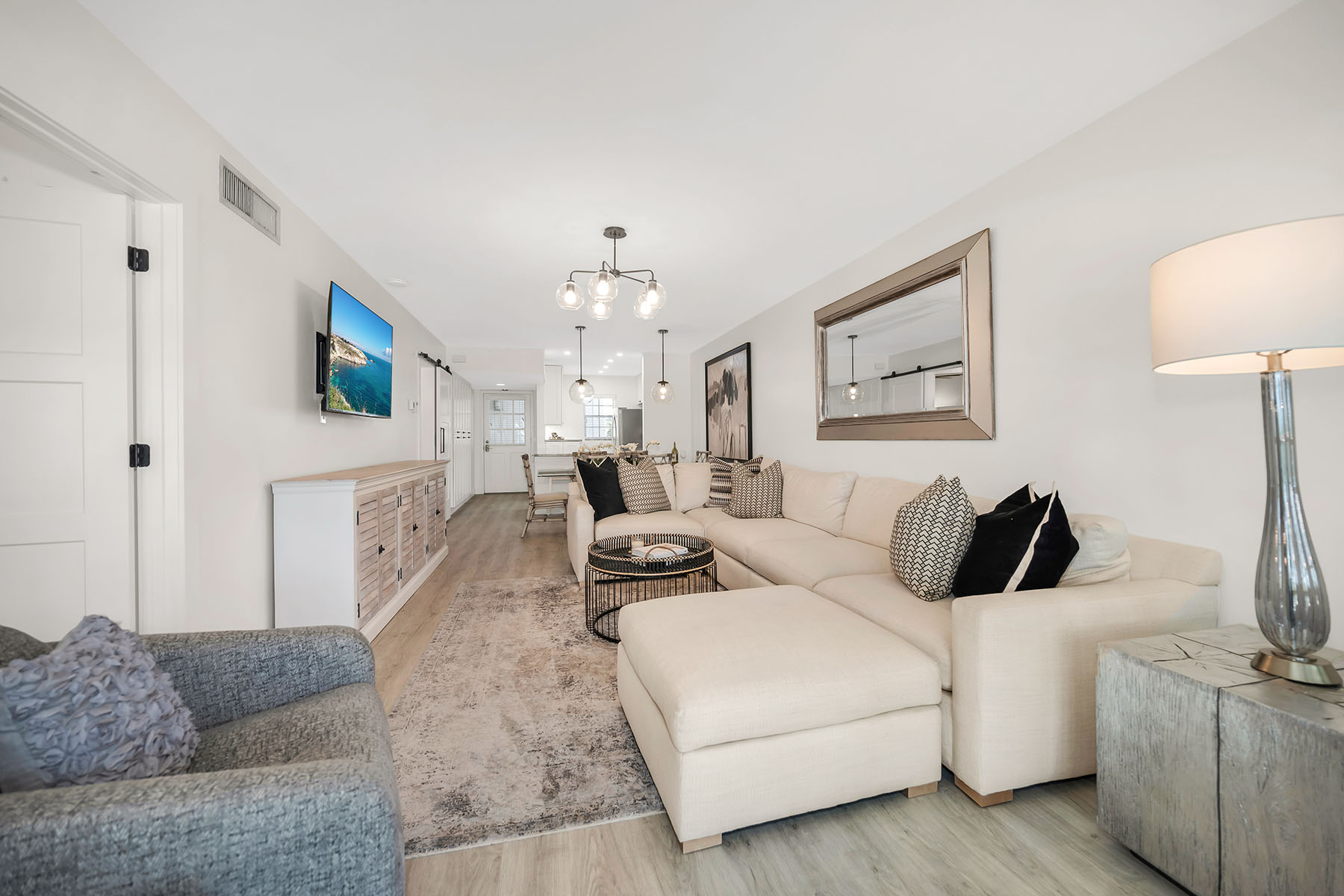 290 Banyan Boulevard , 290