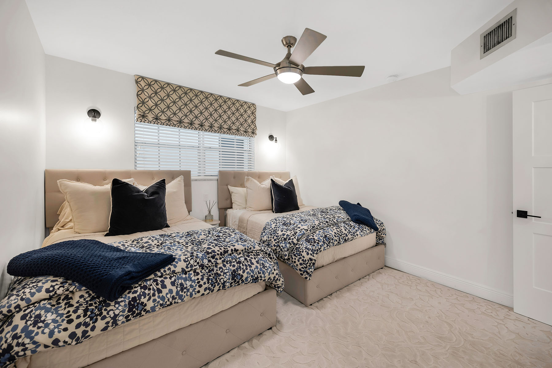 290 Banyan Boulevard , 290