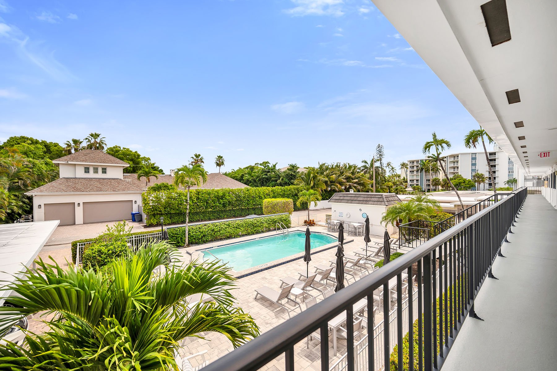 290 Banyan Boulevard , 290