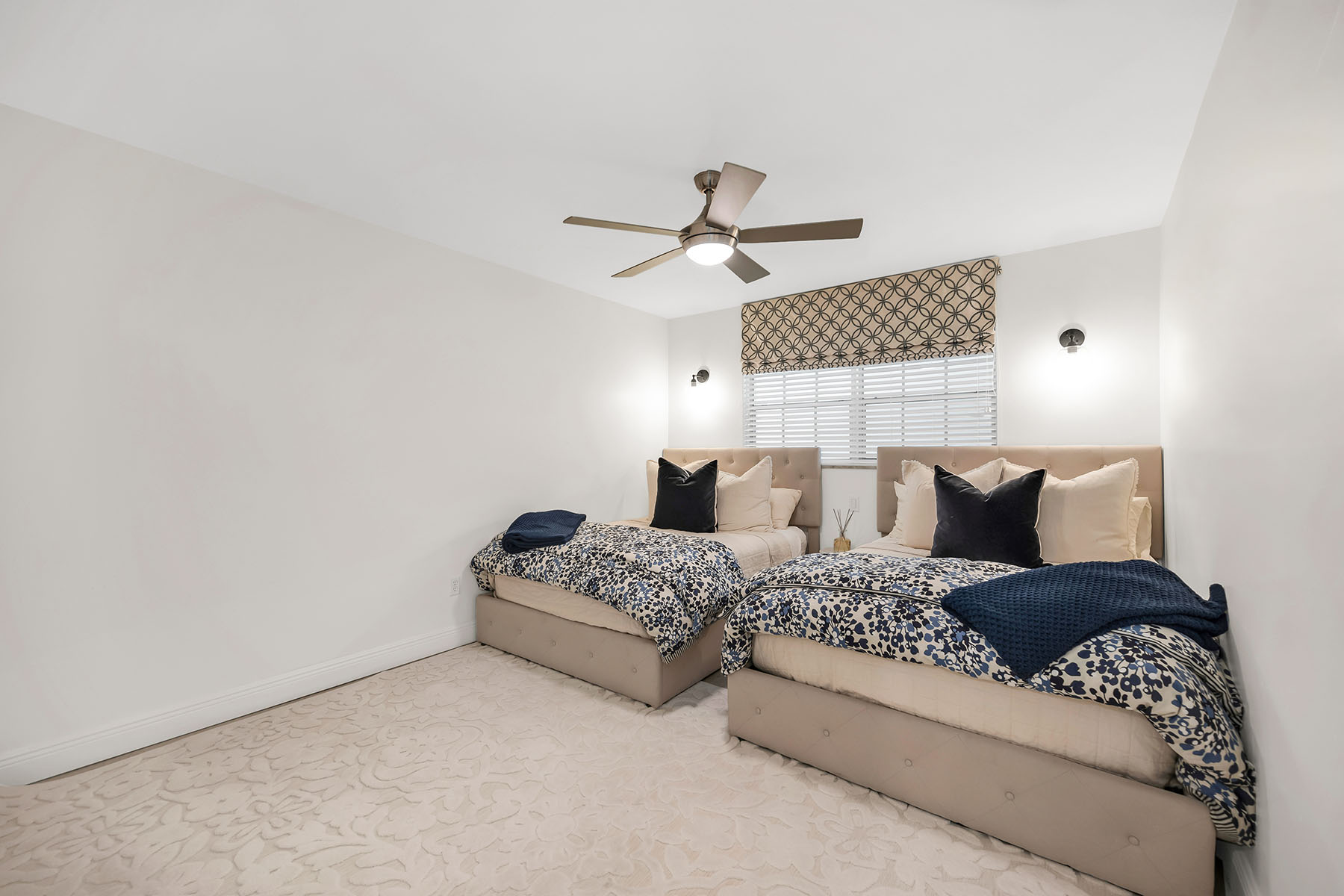 290 Banyan Boulevard , 290