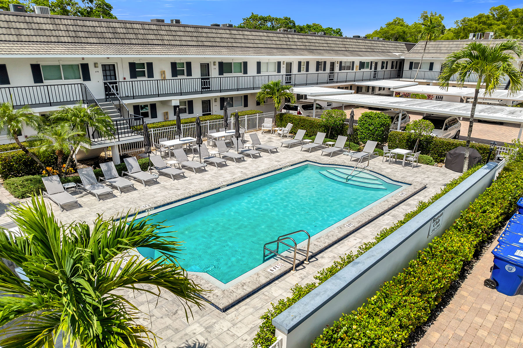 290 Banyan Boulevard , 290
