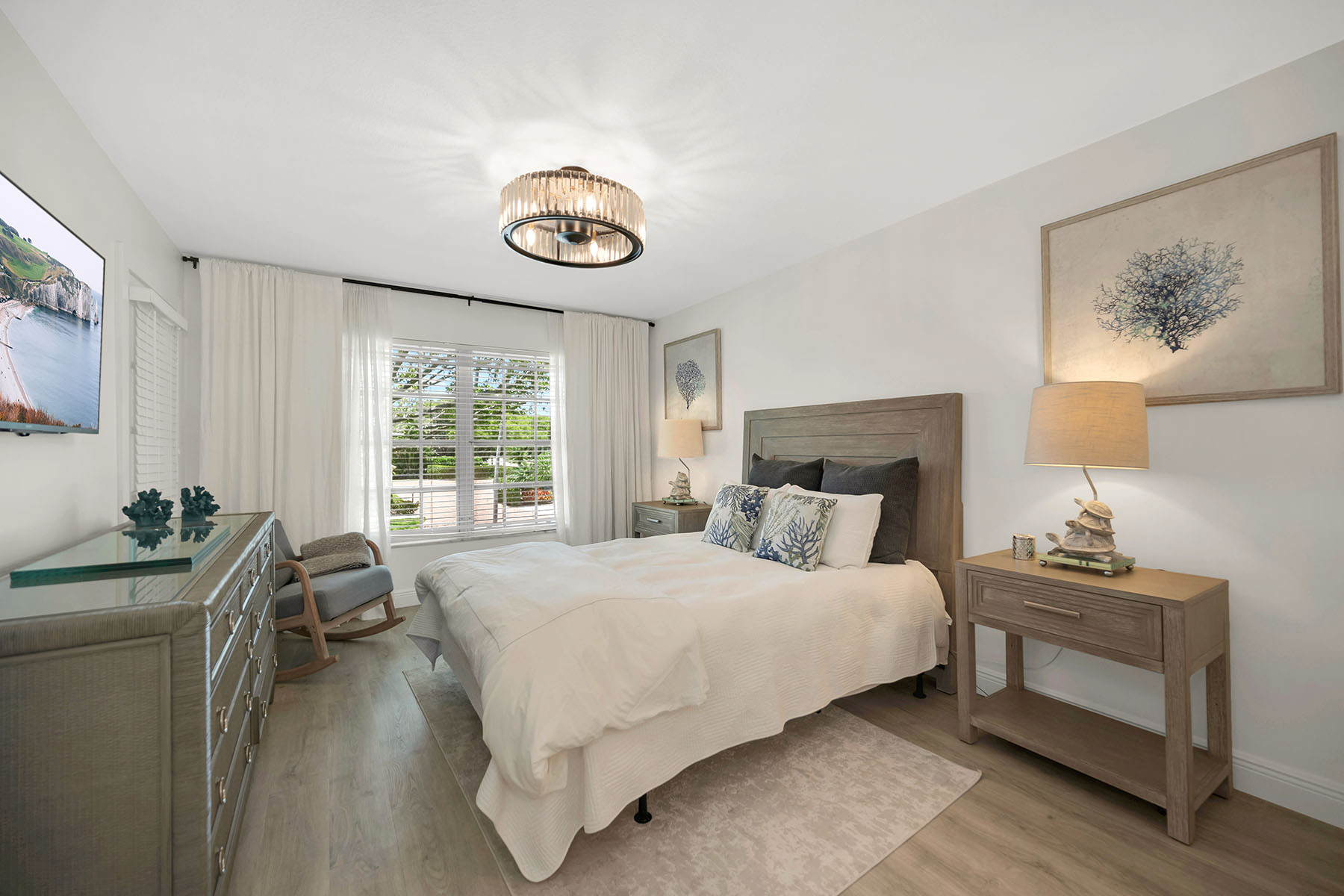 290 Banyan Boulevard , 290