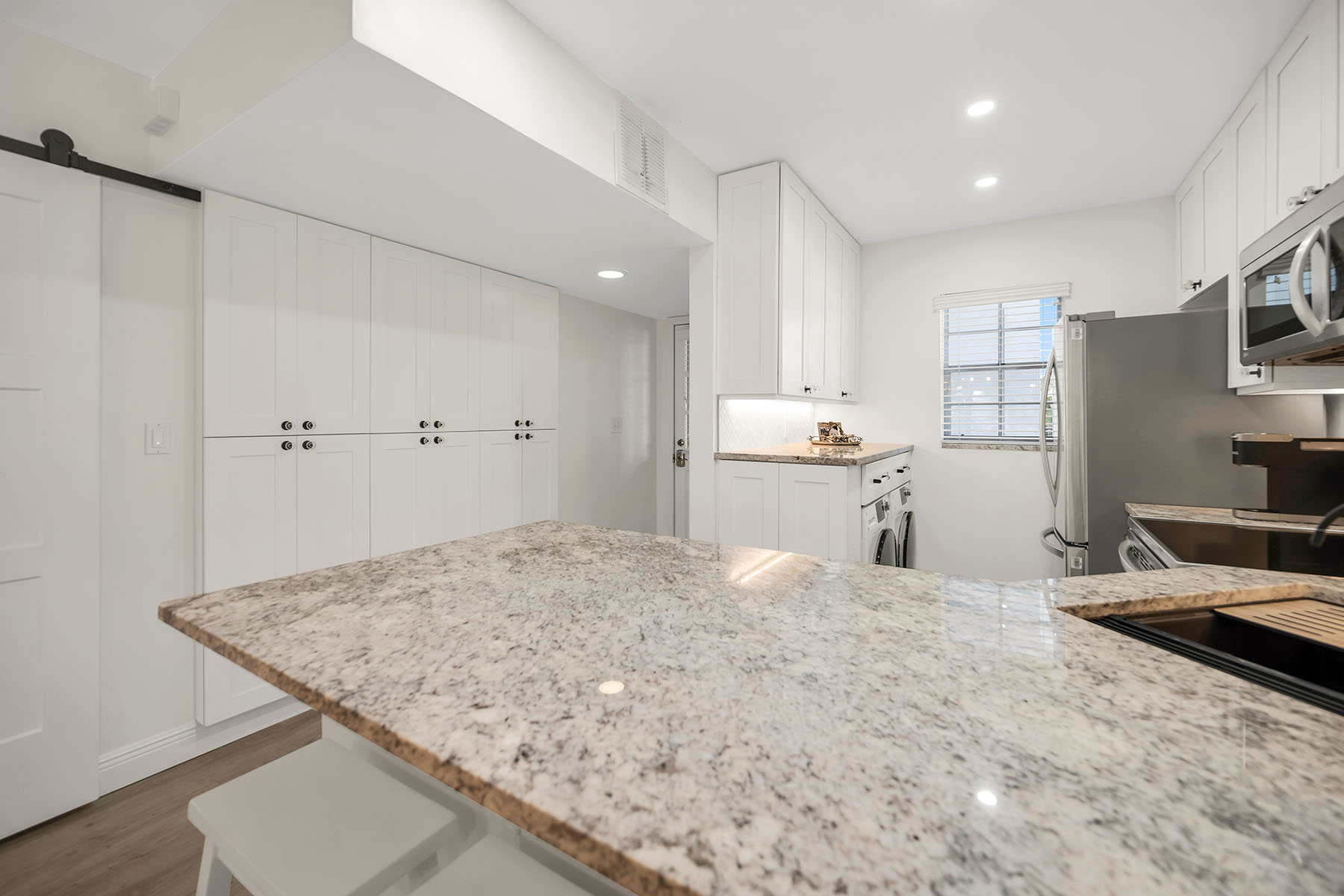 290 Banyan Boulevard , 290