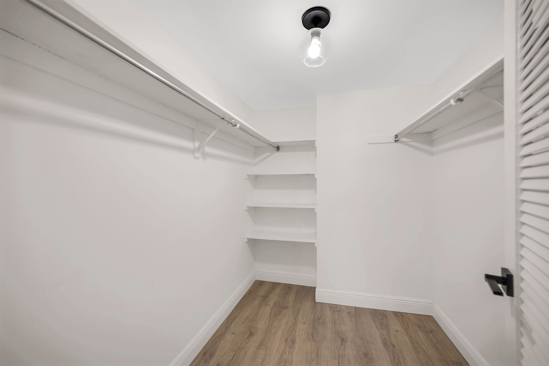 290 Banyan Boulevard , 290