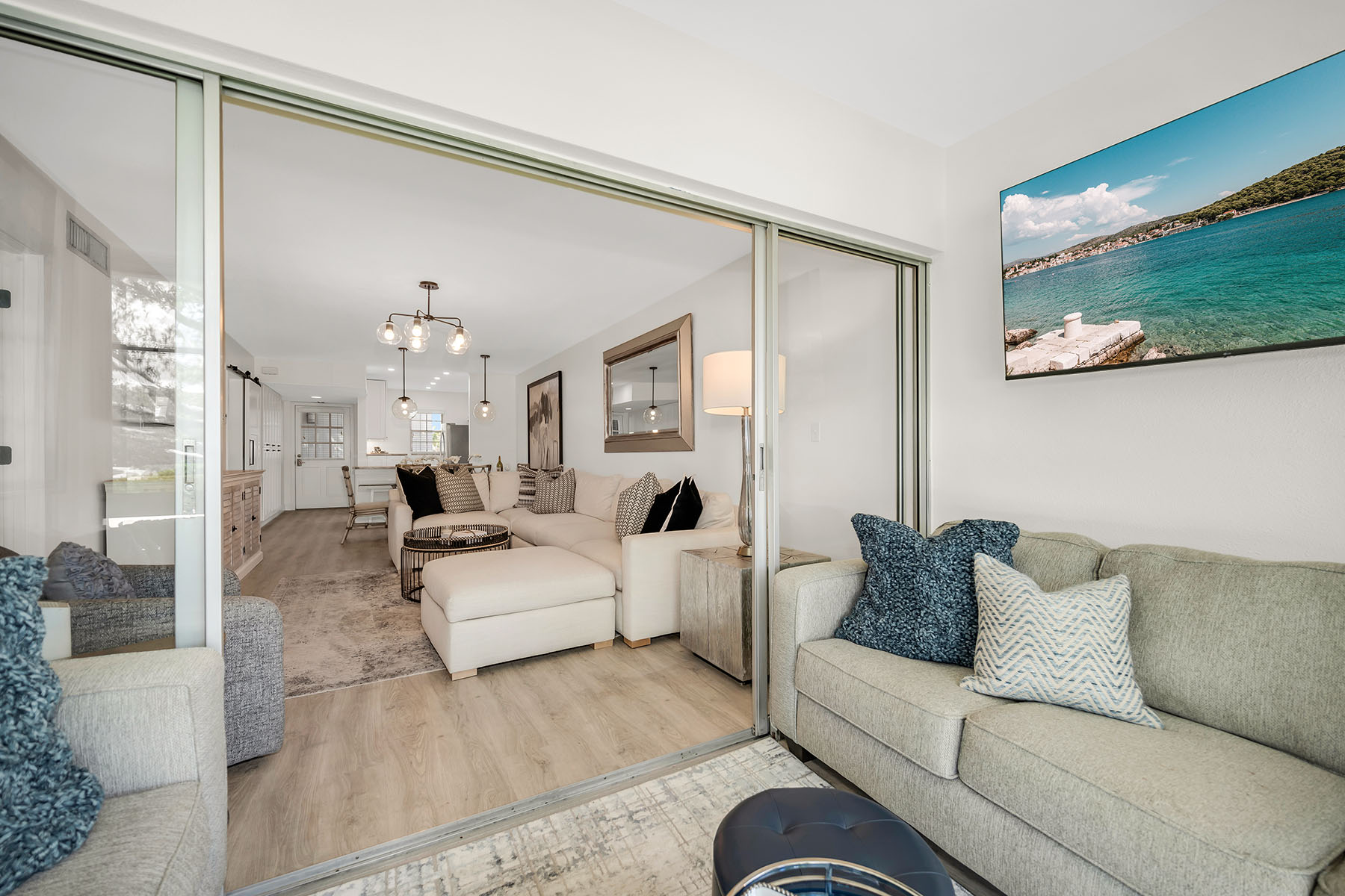 290 Banyan Boulevard , 290