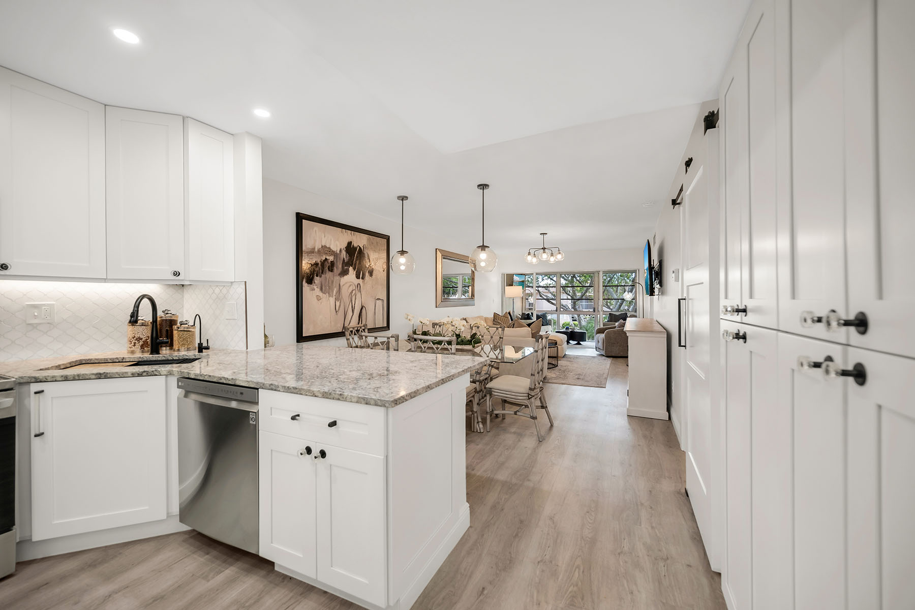 290 Banyan Boulevard , 290