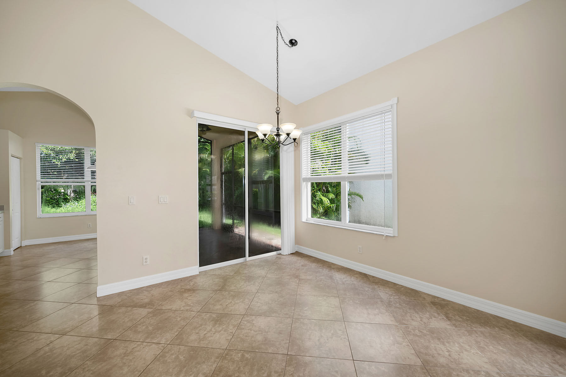 1293 Barrigona Court