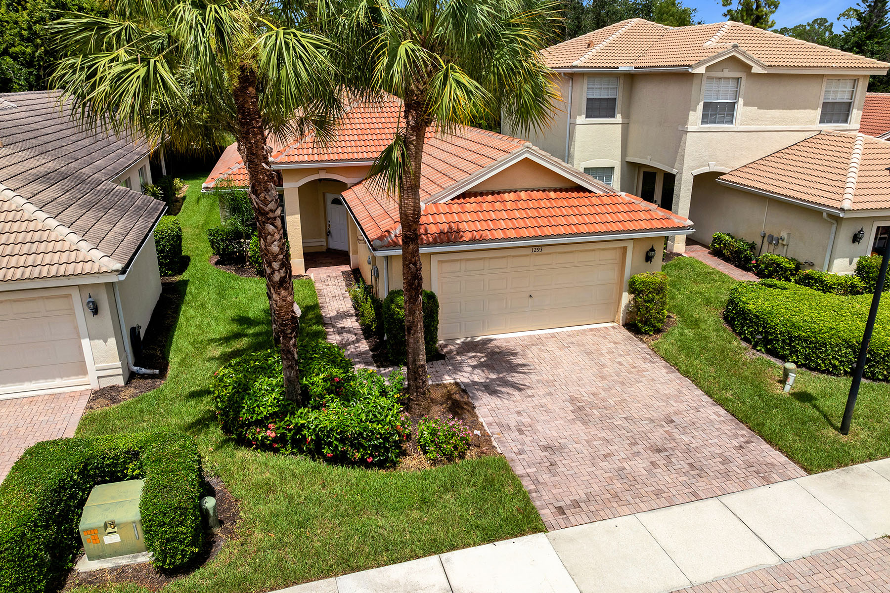 1293 Barrigona Court