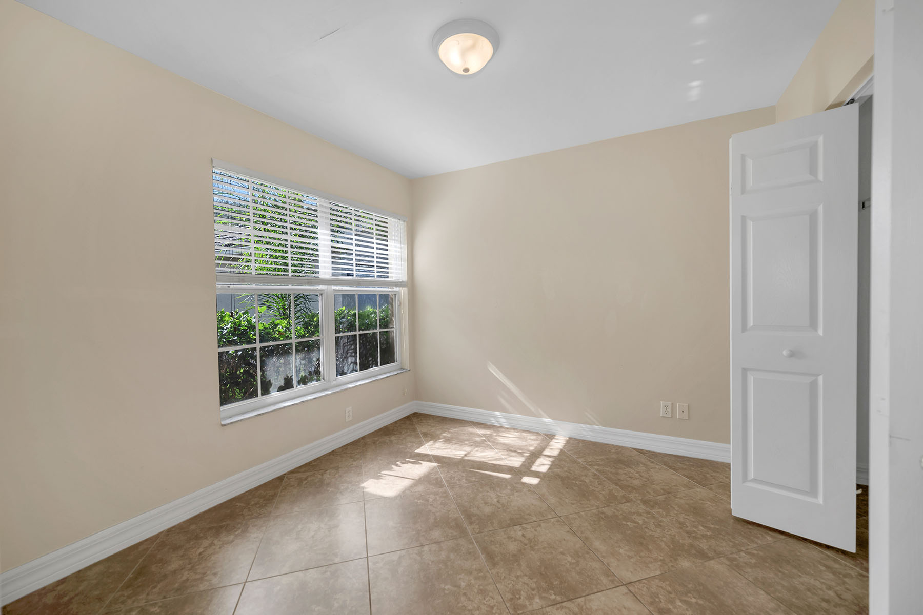 1293 Barrigona Court