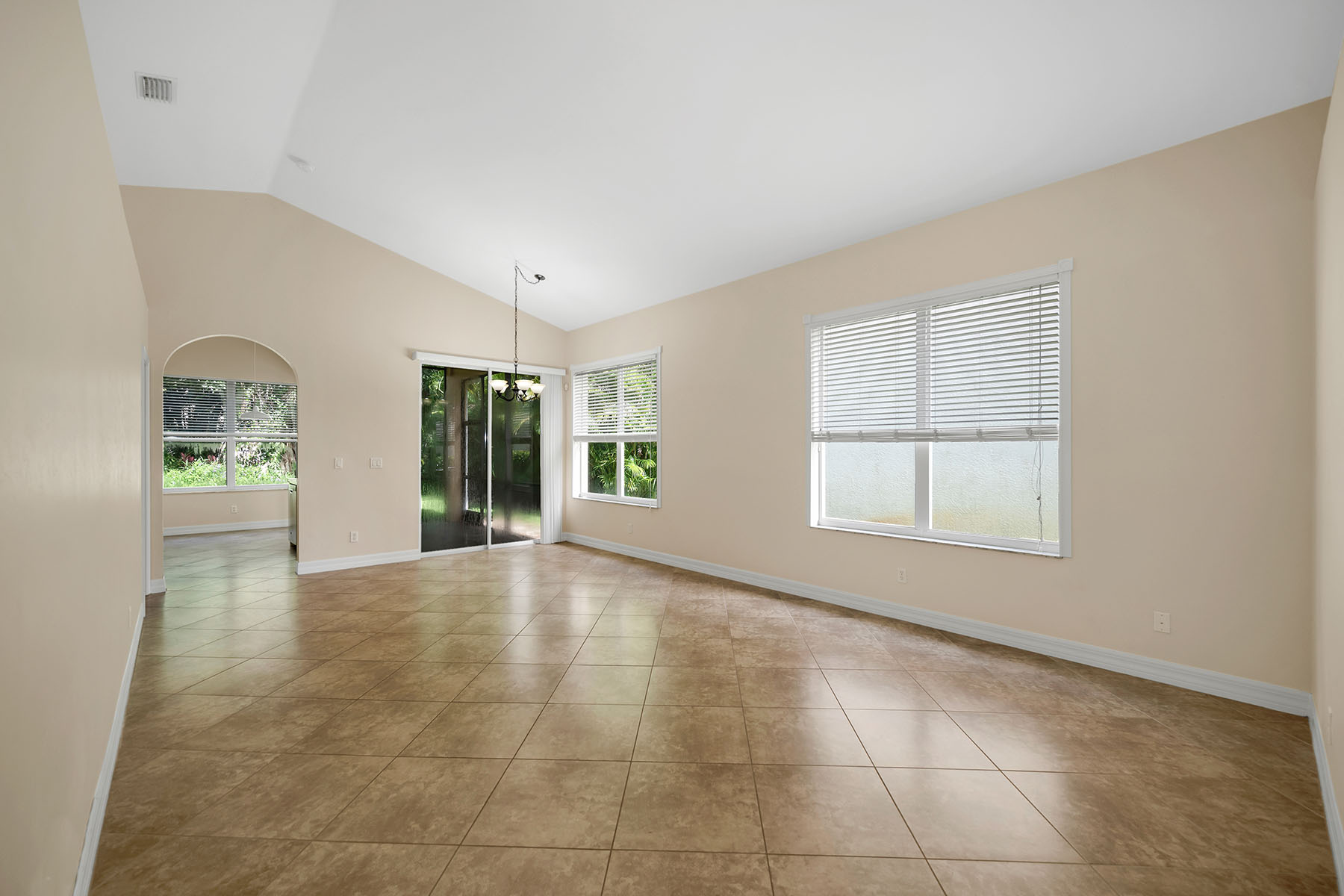 1293 Barrigona Court