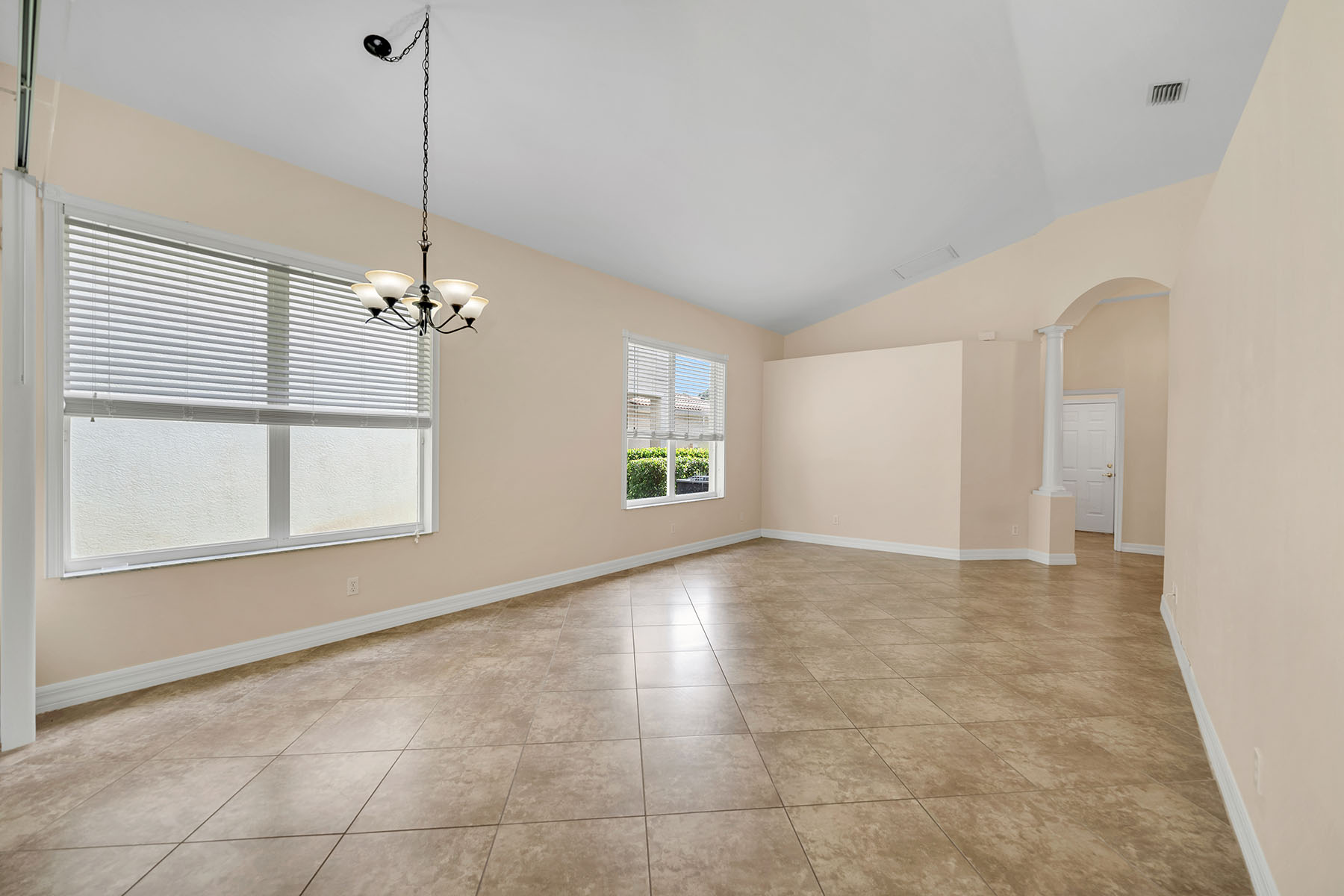 1293 Barrigona Court