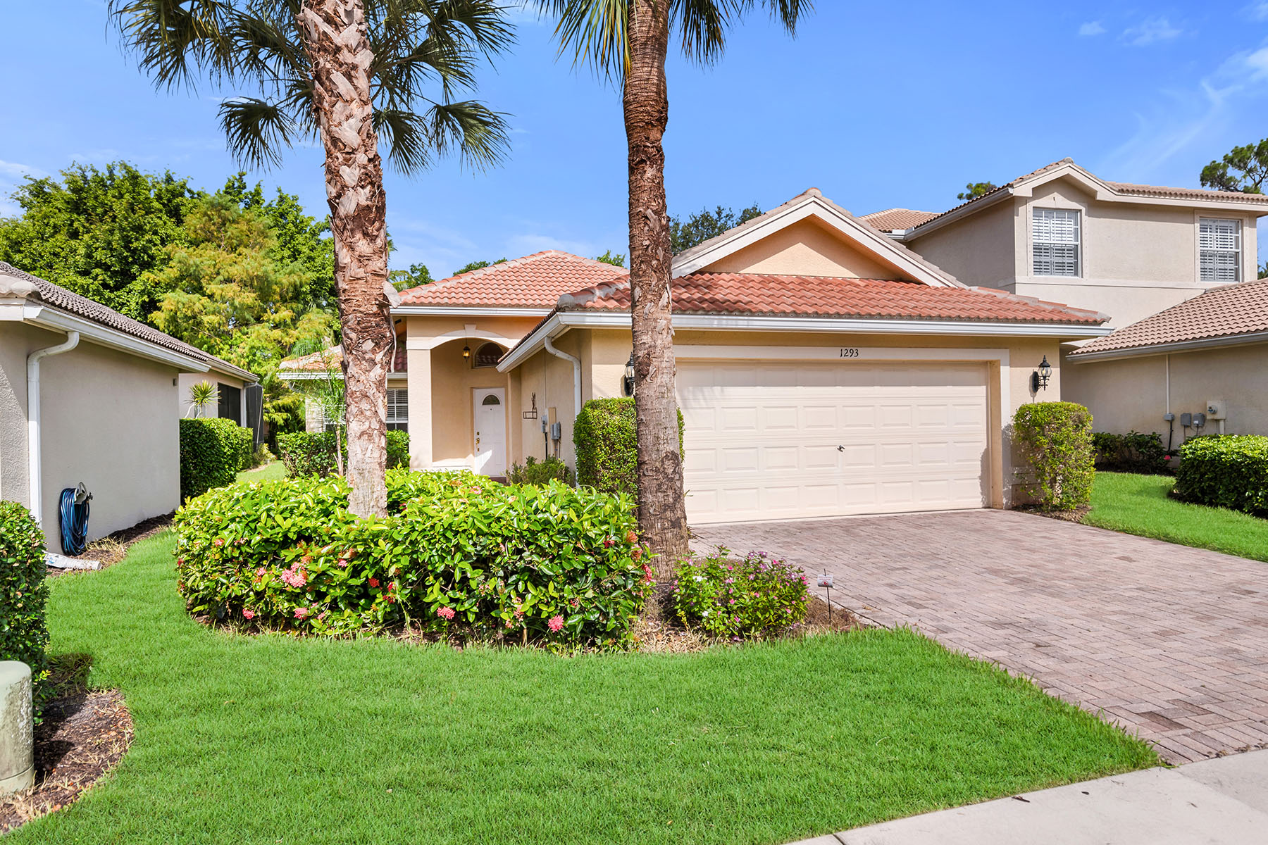 1293 Barrigona Court