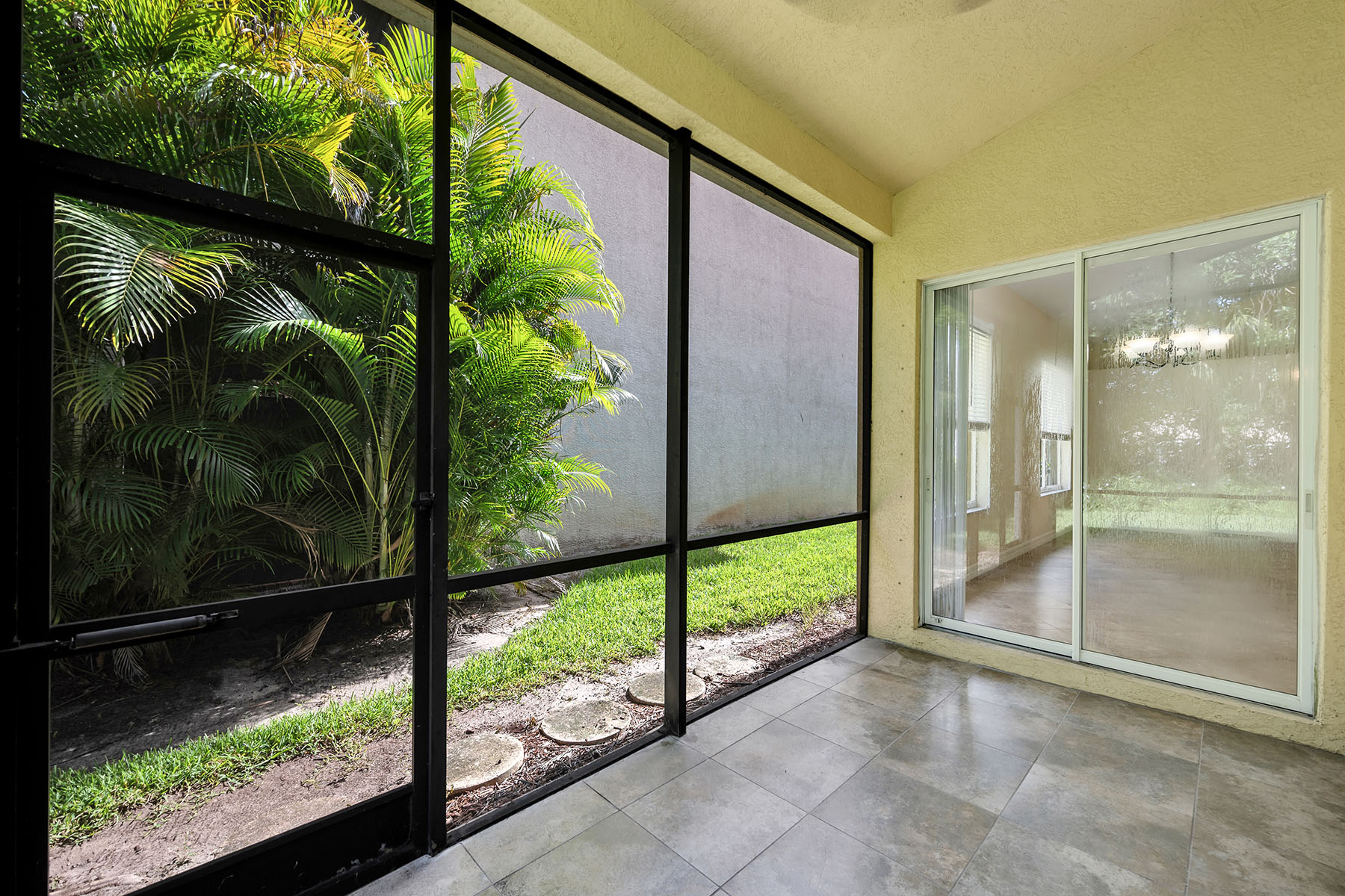 1293 Barrigona Court