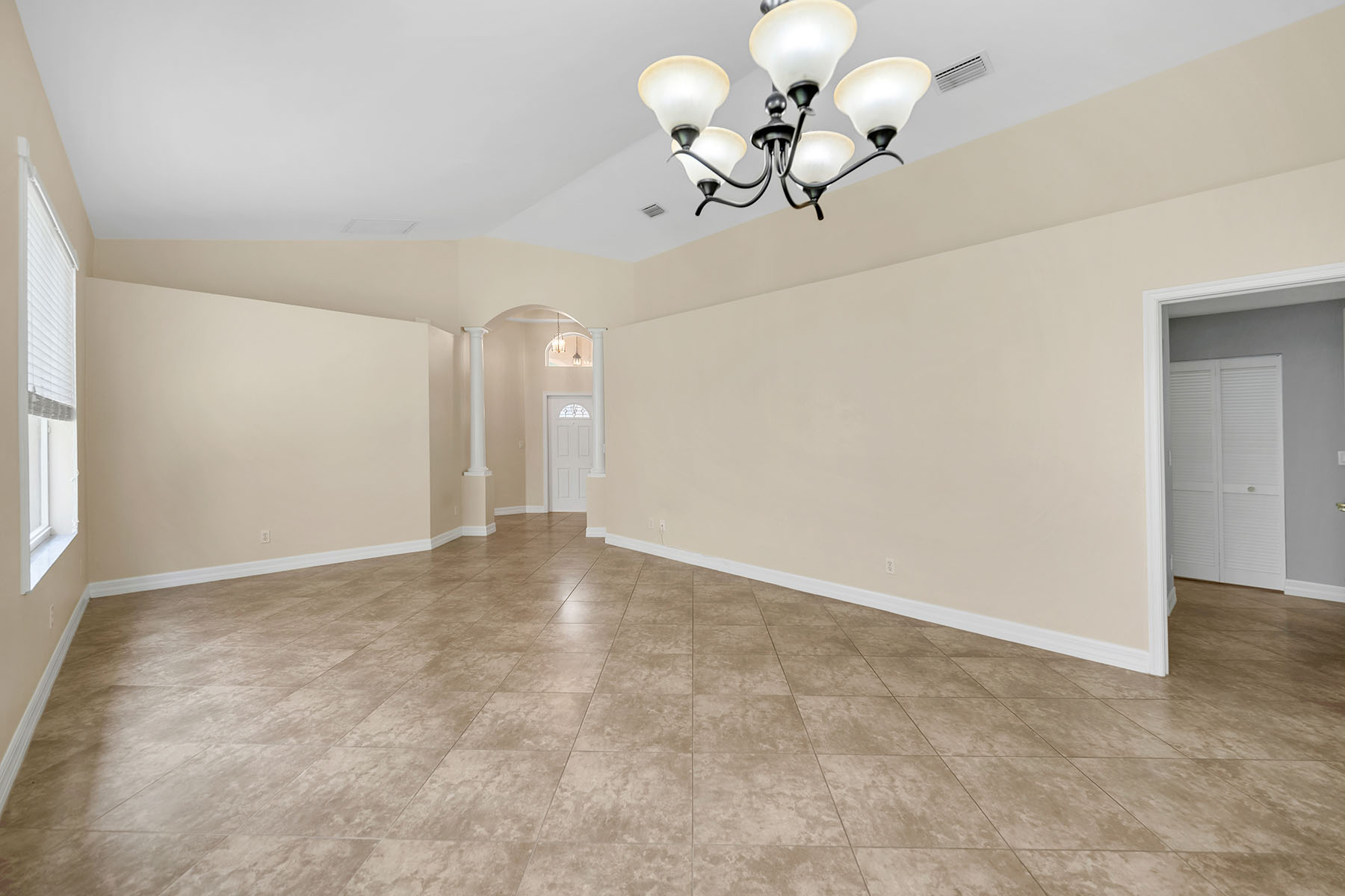 1293 Barrigona Court