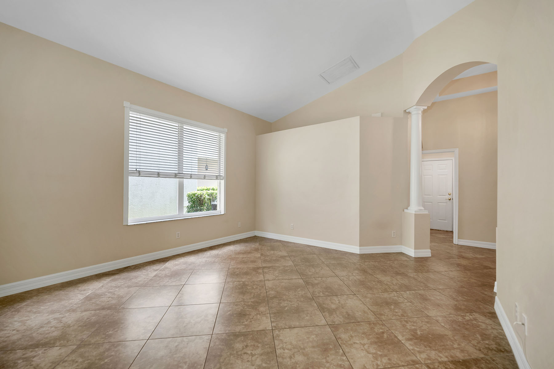 1293 Barrigona Court