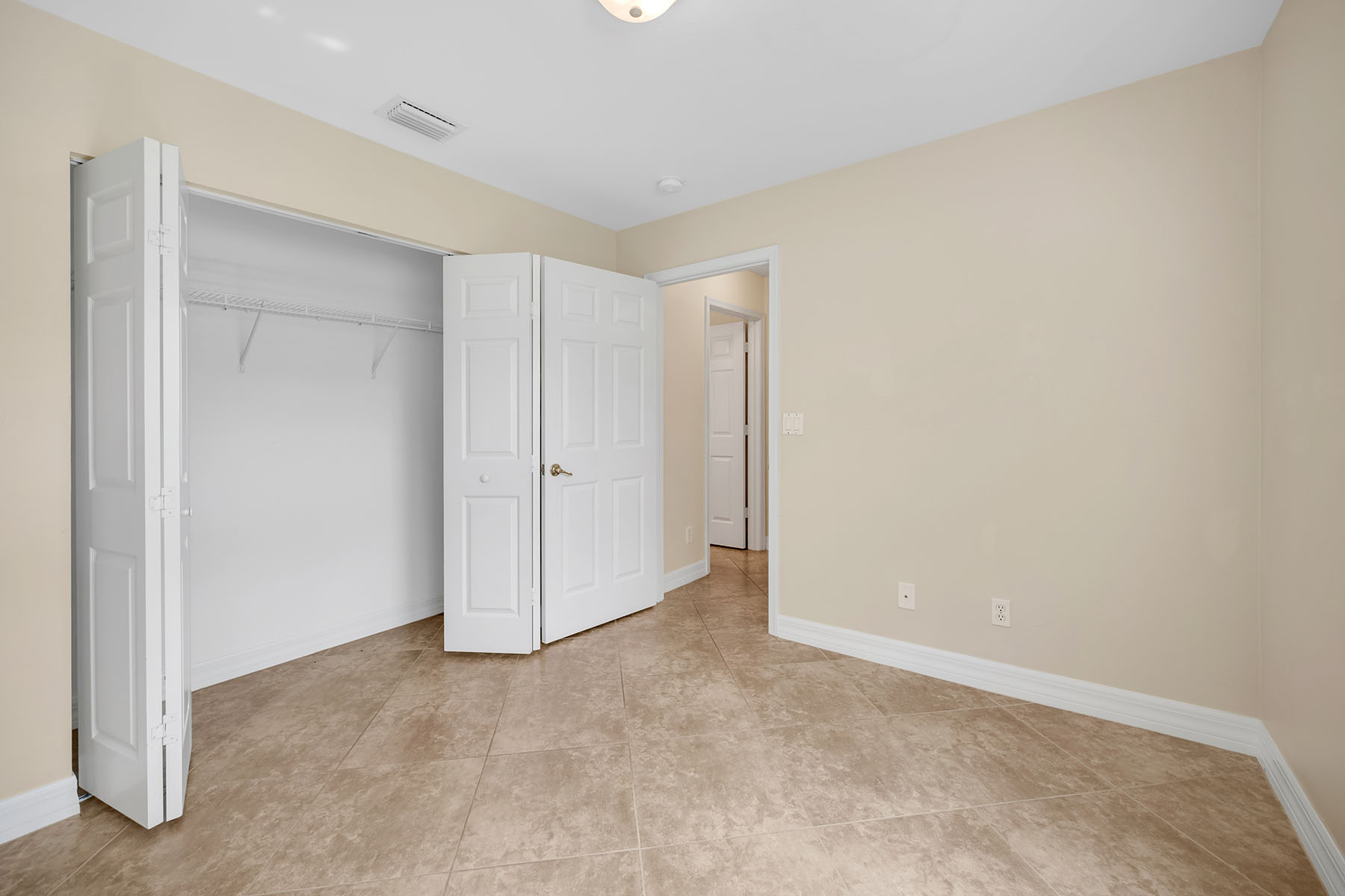 1293 Barrigona Court