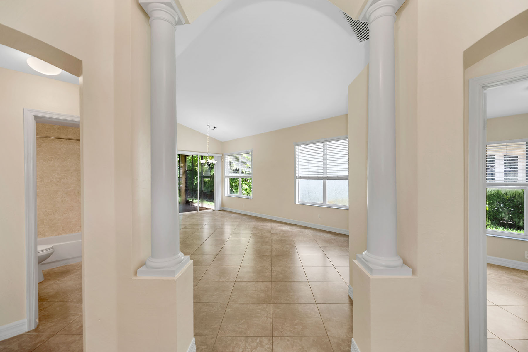1293 Barrigona Court