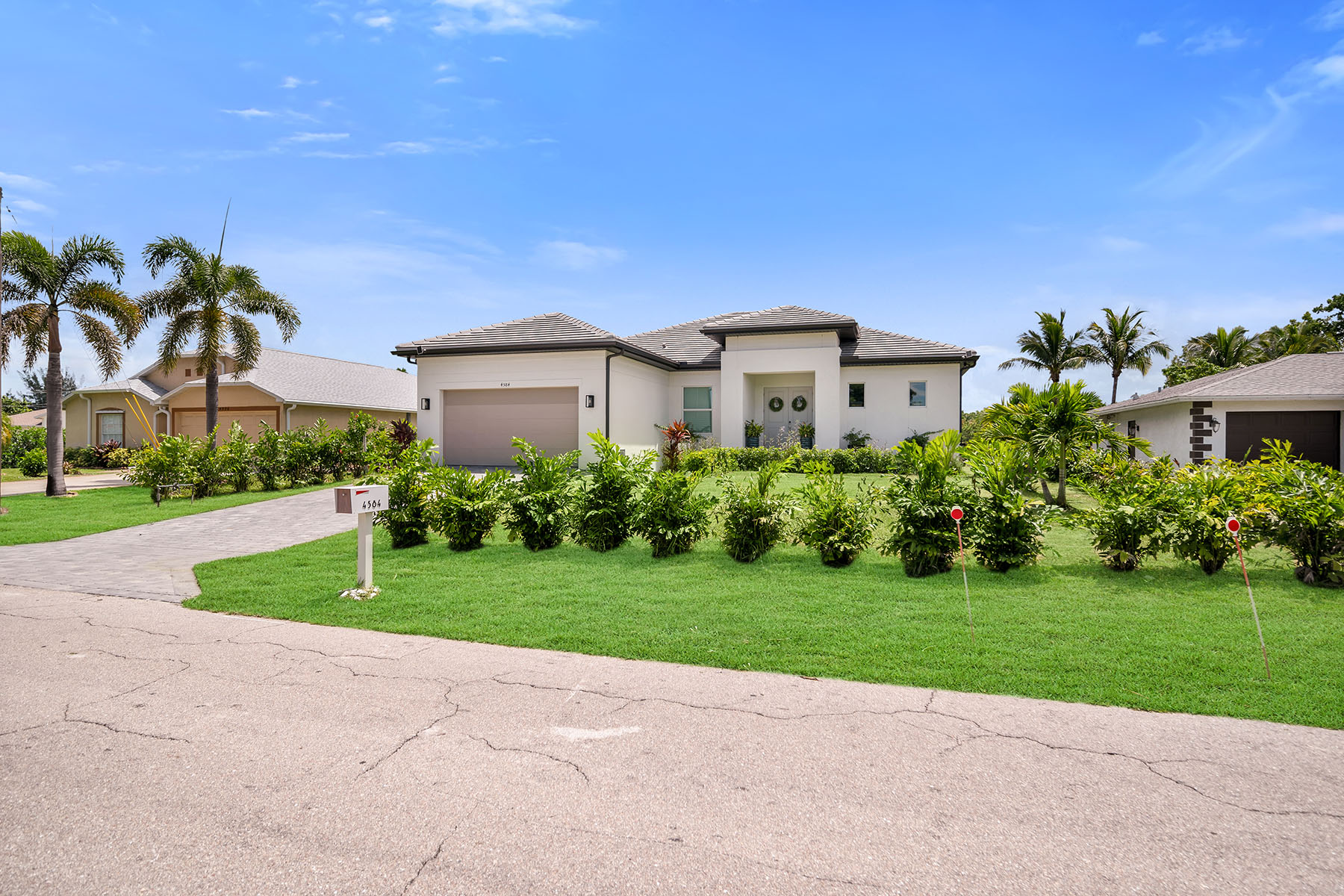 4584 W Alhambra Circle