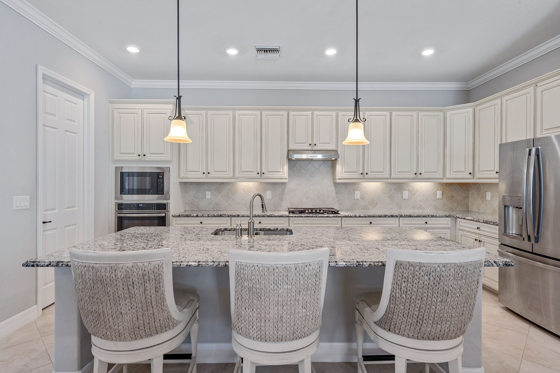 2846 Aviamar Circle