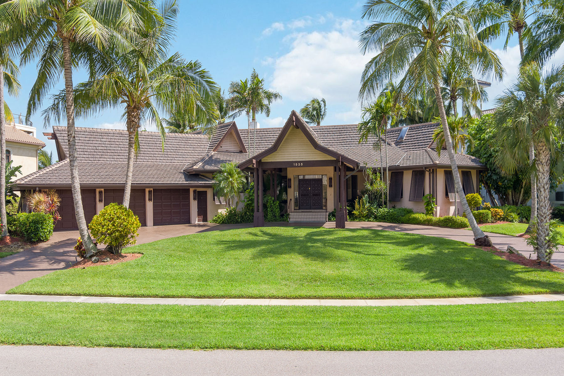 1535 Caxambas Court