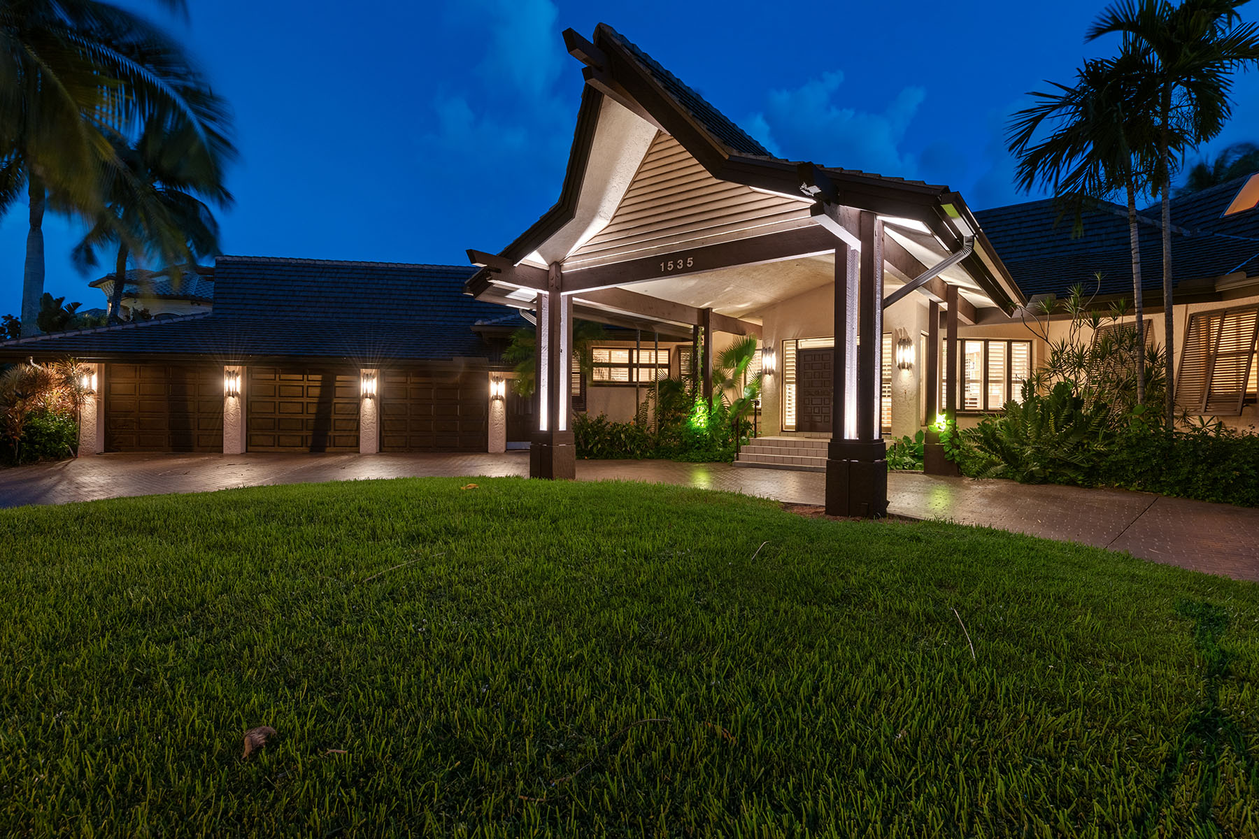 1535 Caxambas Court