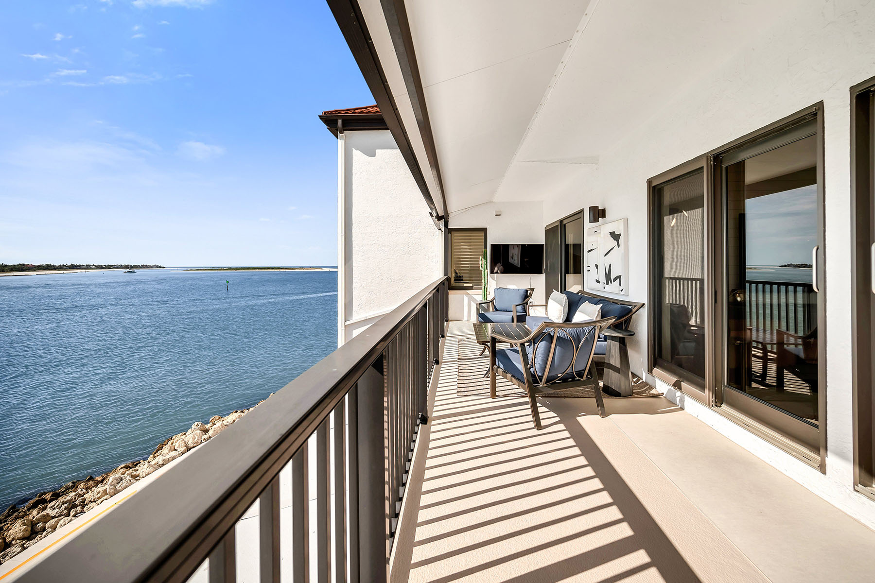 533 La Peninsula Boulevard , 533