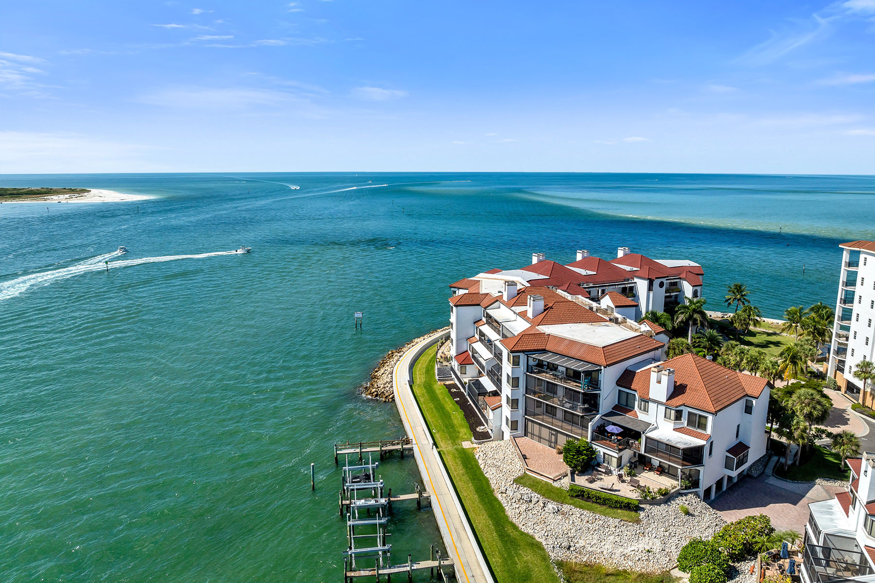 533 La Peninsula Boulevard , 533