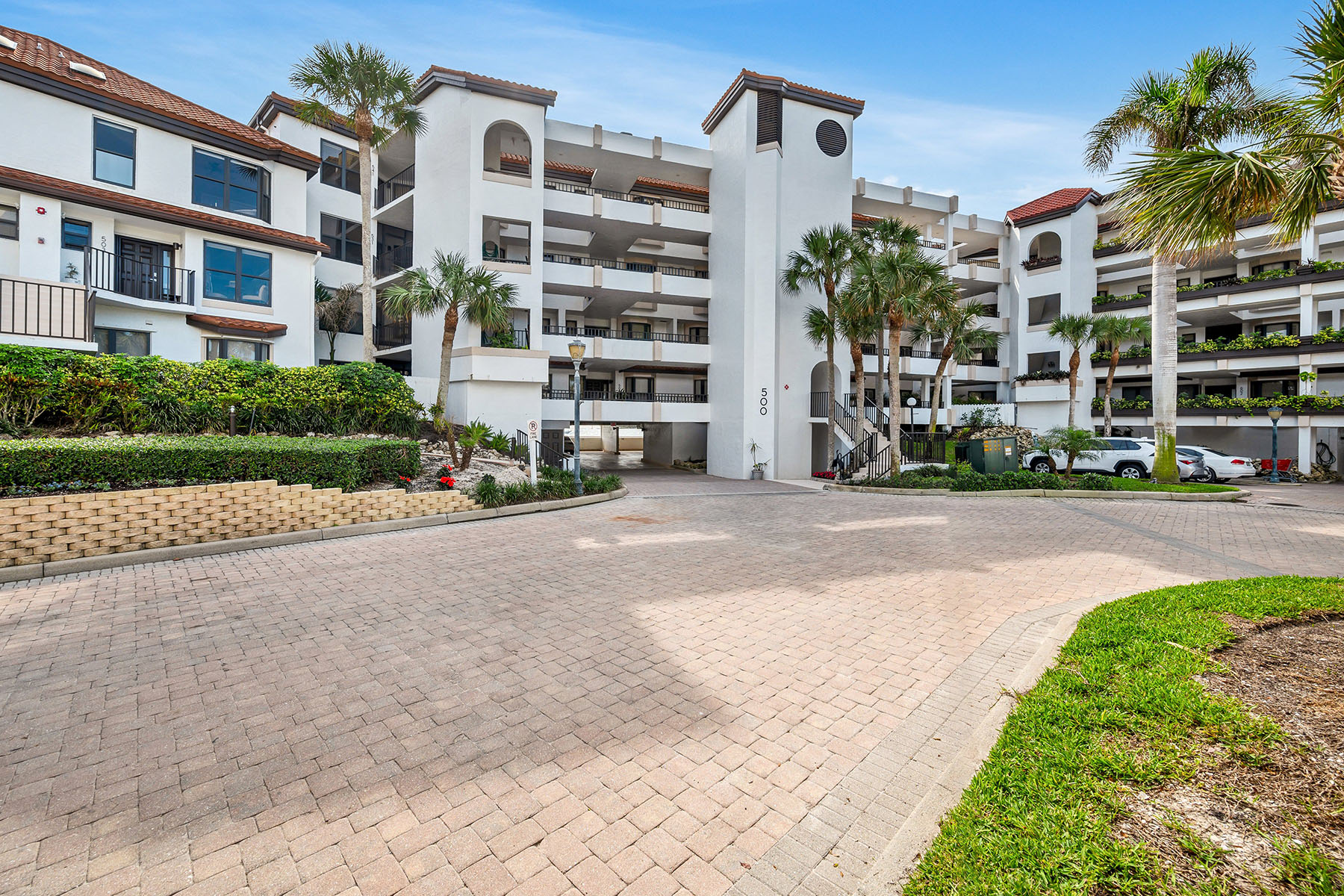 533 La Peninsula Boulevard , 533