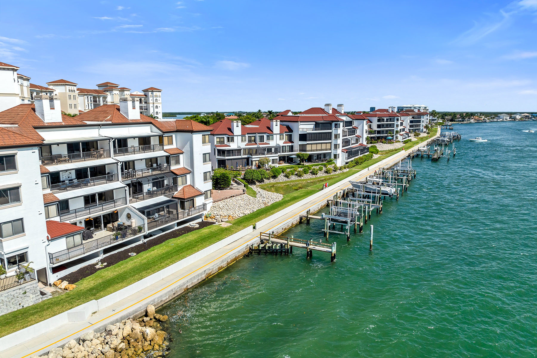 533 La Peninsula Boulevard , 533