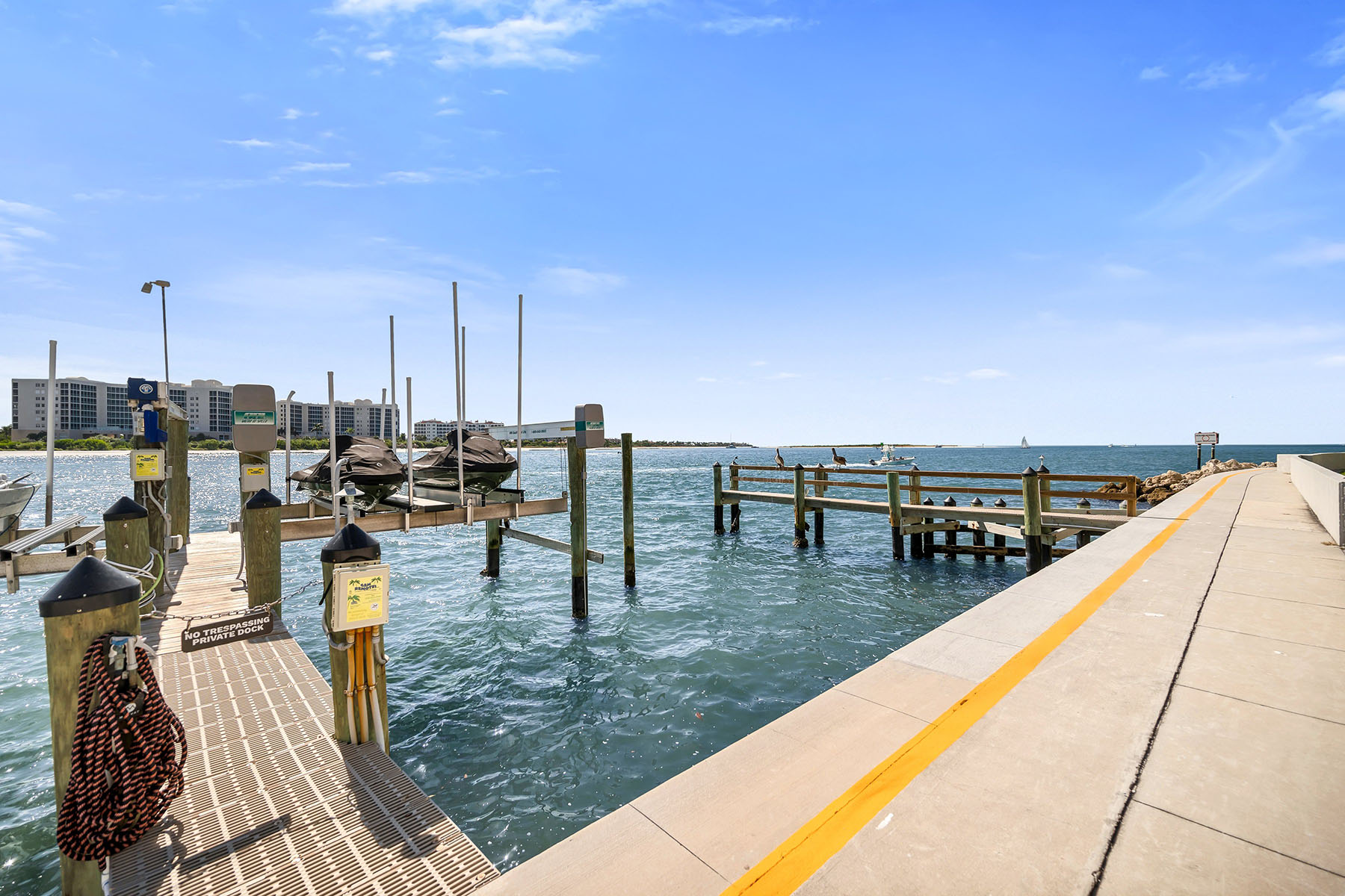 533 La Peninsula Boulevard , 533