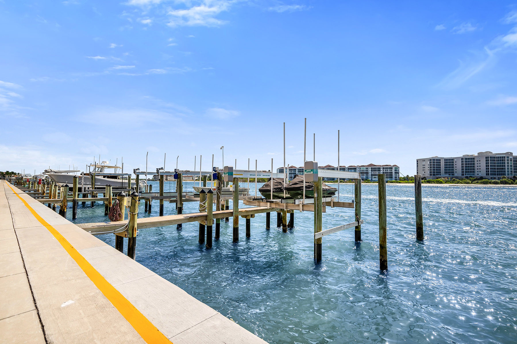 533 La Peninsula Boulevard , 533