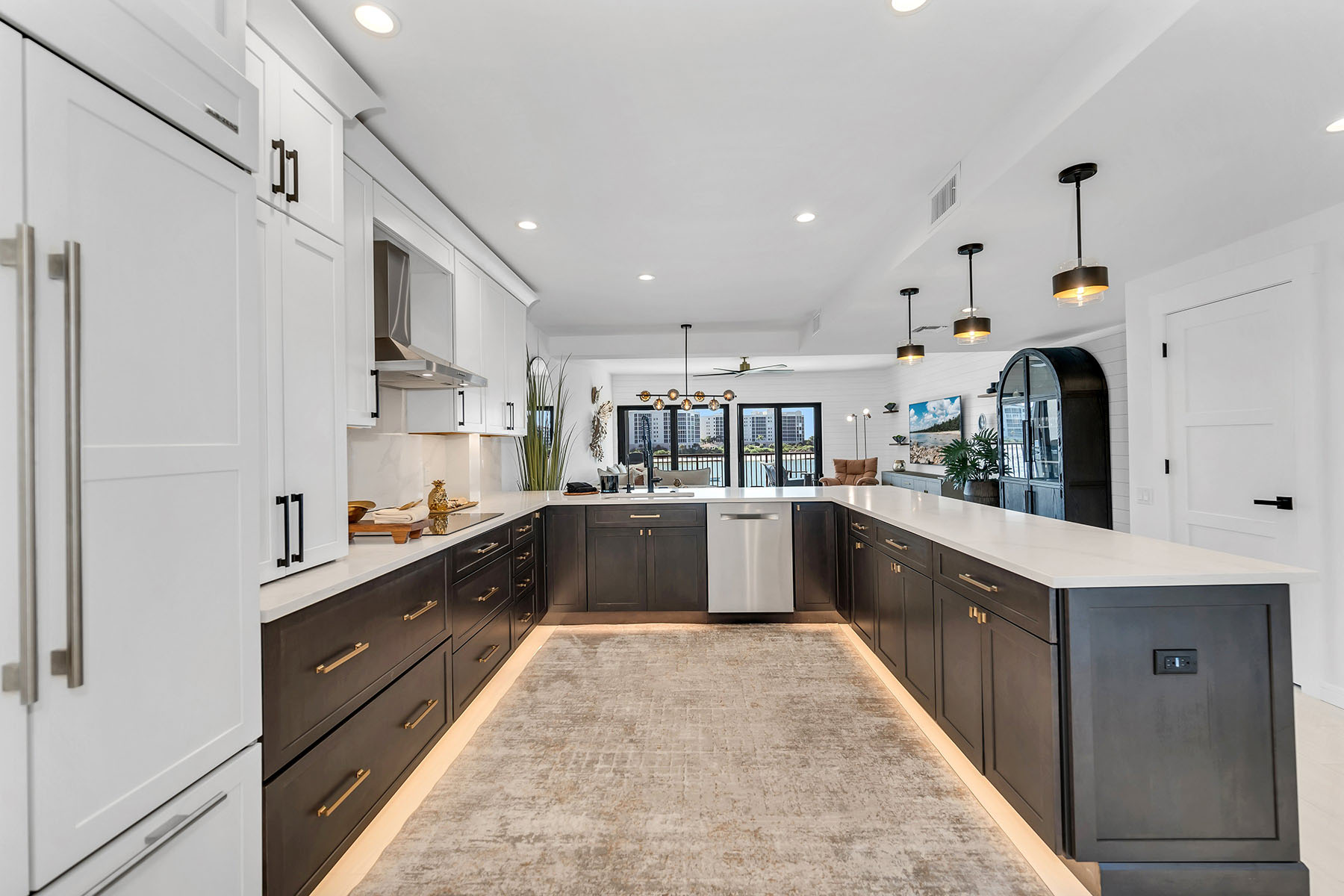 533 La Peninsula Boulevard , 533
