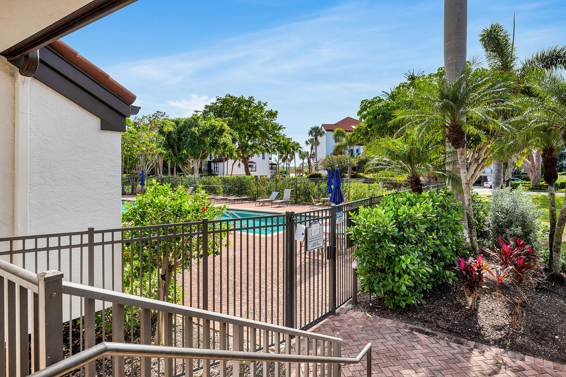 533 La Peninsula Boulevard , 533