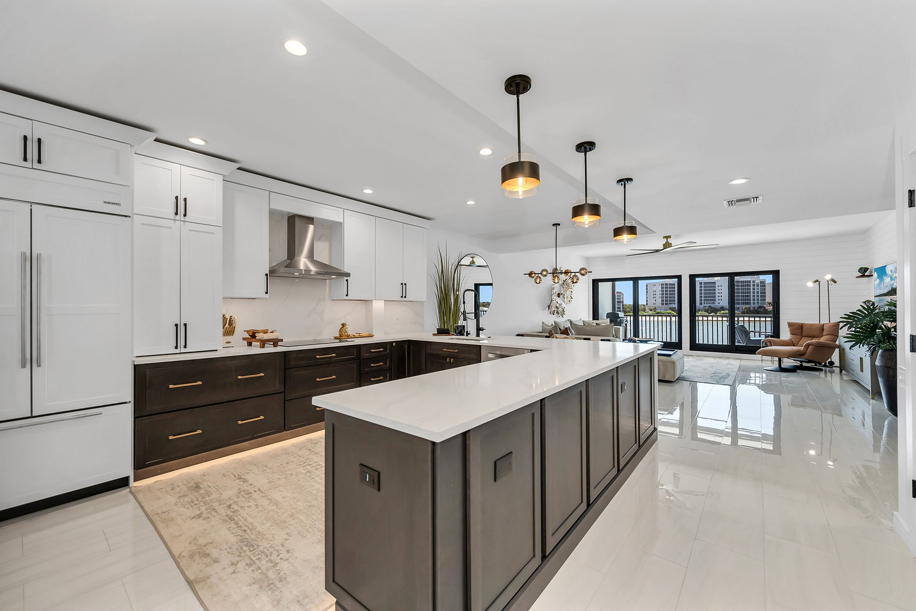 533 La Peninsula Boulevard , 533
