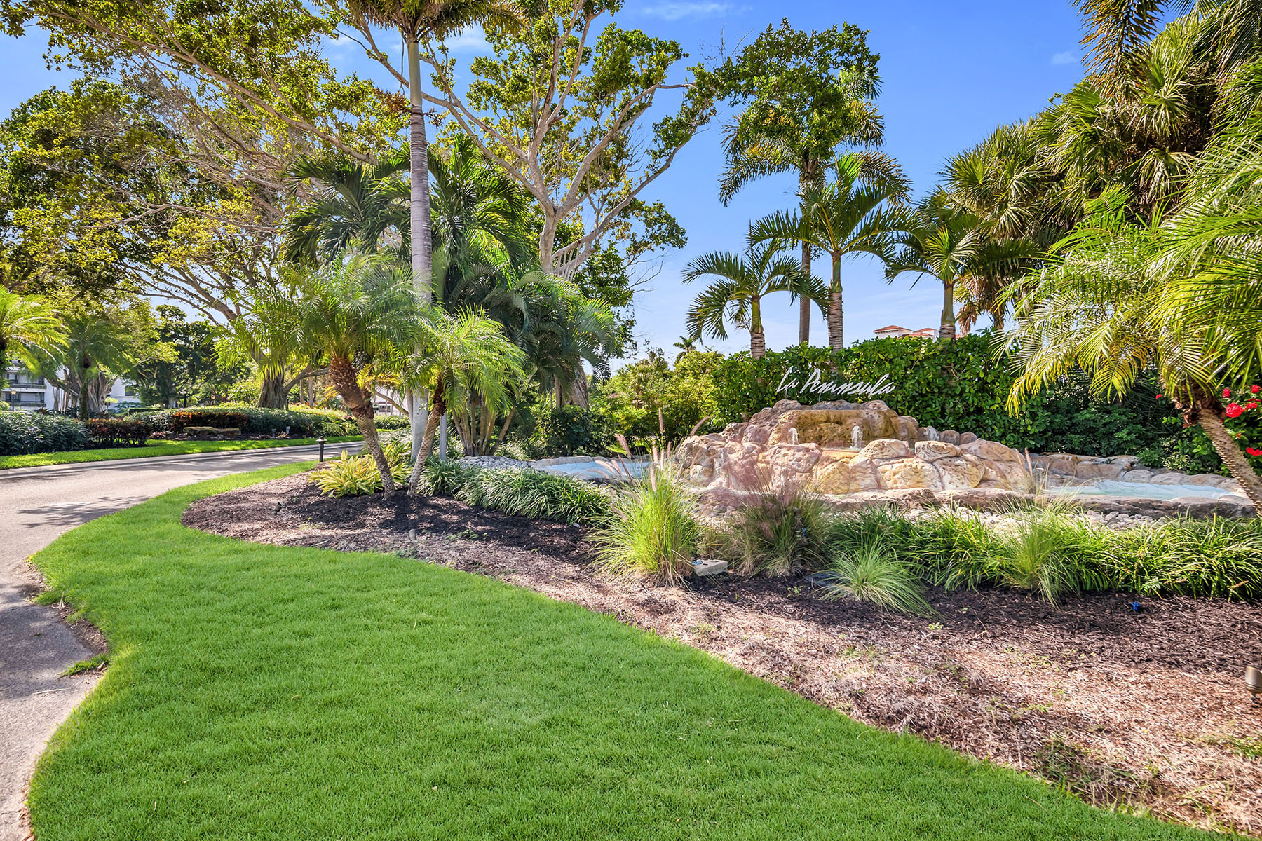 533 La Peninsula Boulevard , 533