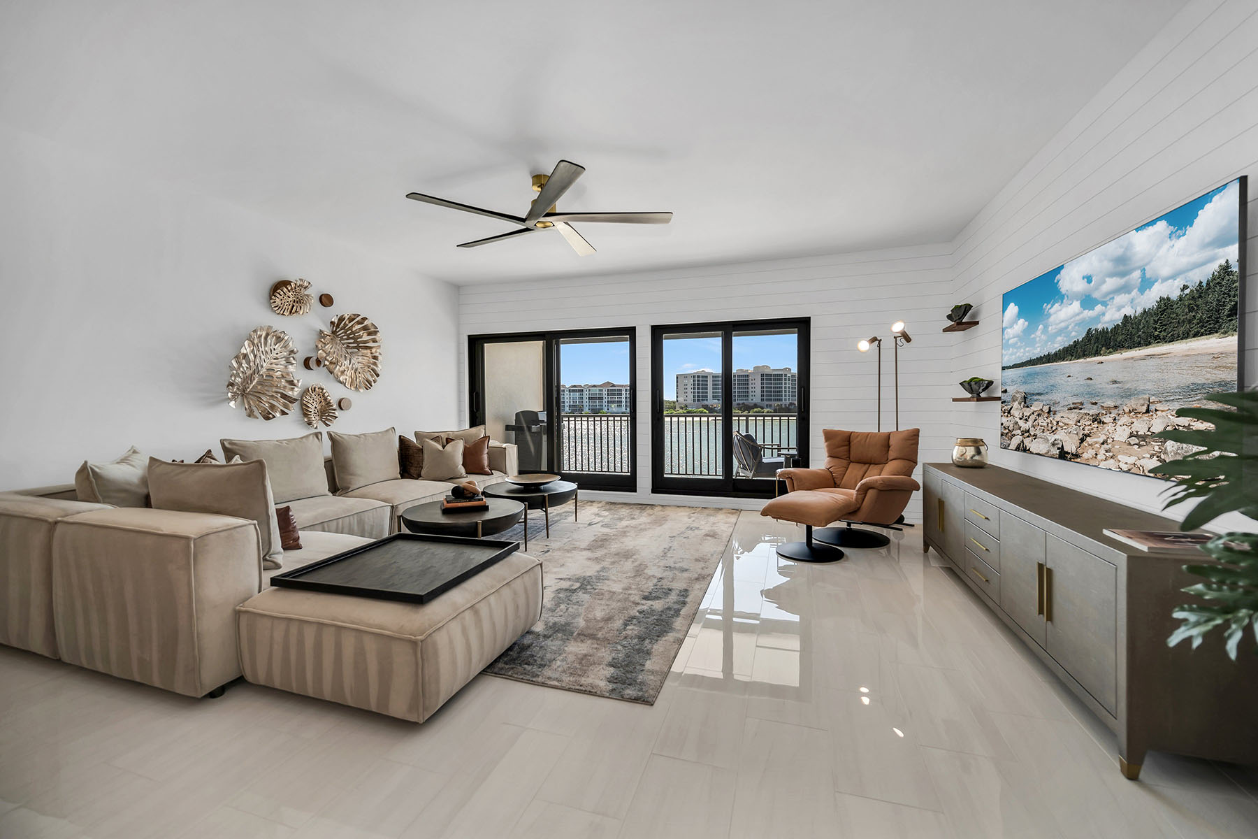 533 La Peninsula Boulevard , 533