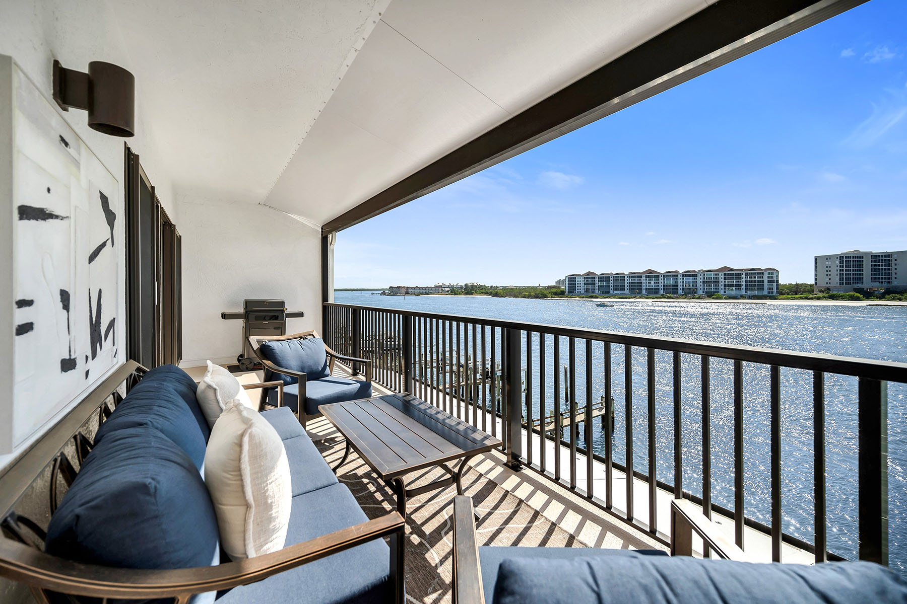 533 La Peninsula Boulevard , 533