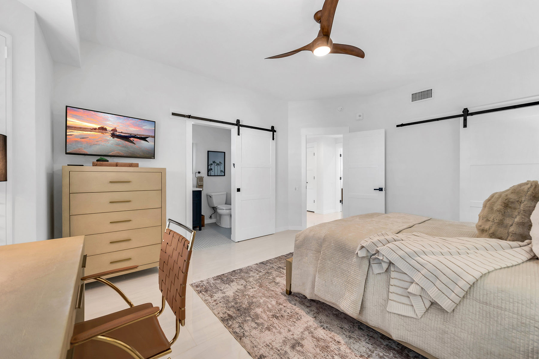 533 La Peninsula Boulevard , 533