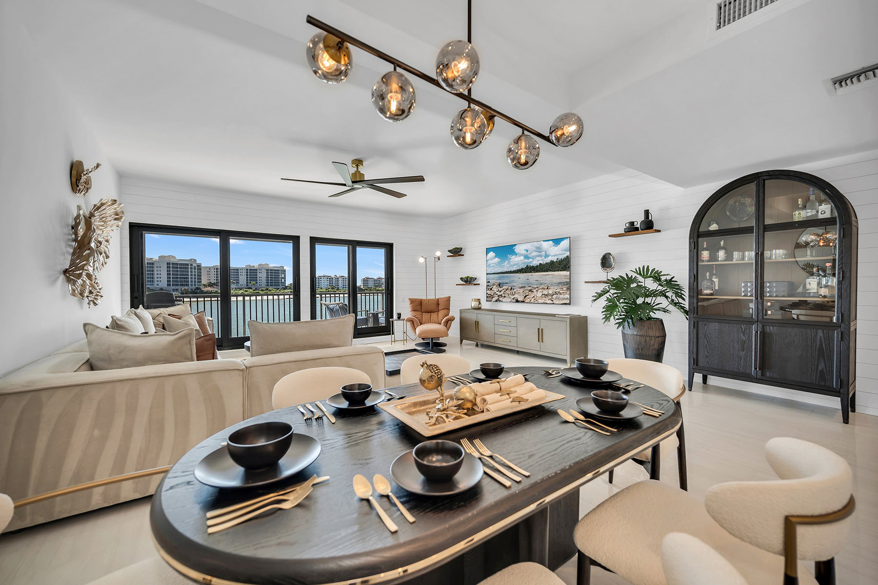533 La Peninsula Boulevard , 533