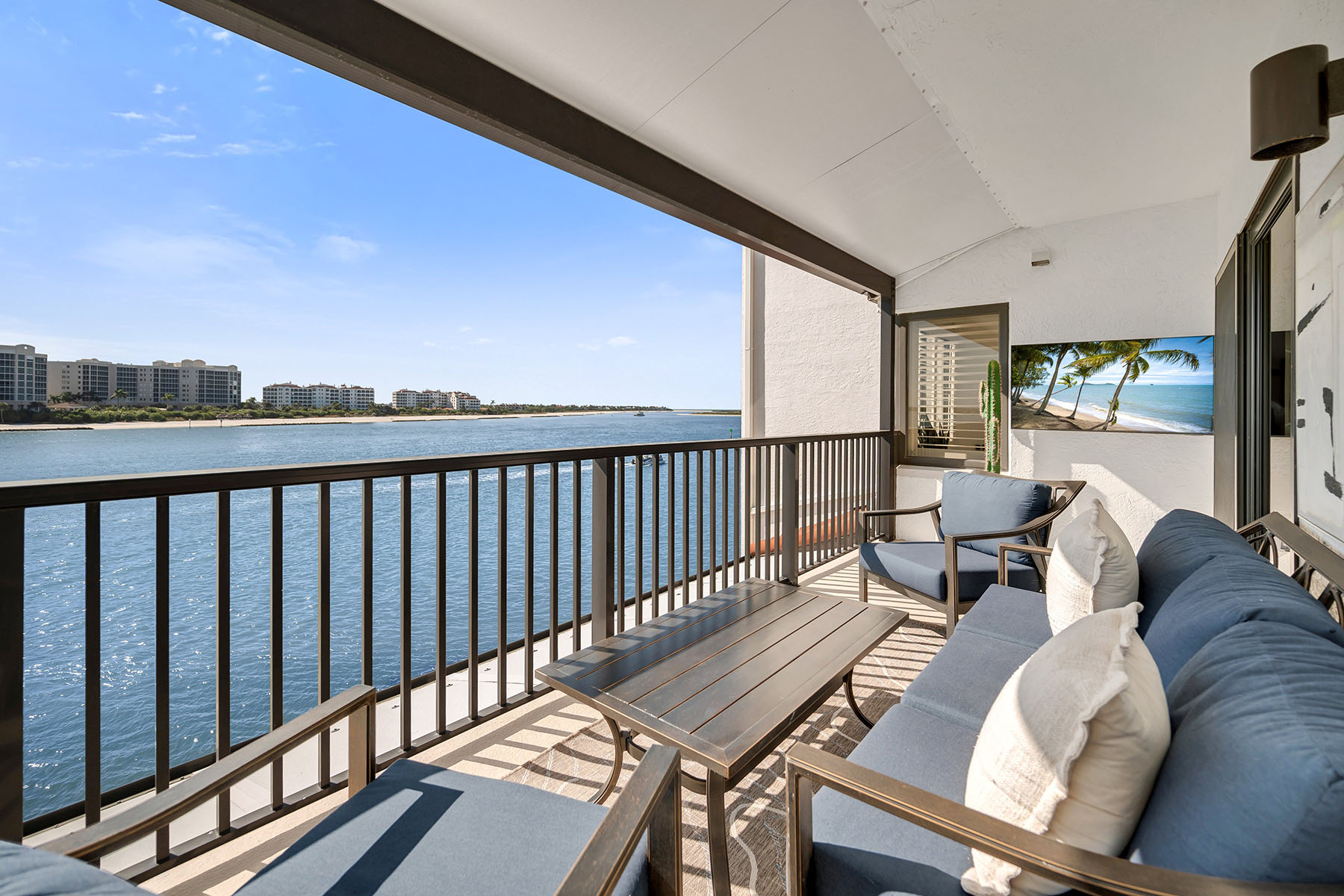 533 La Peninsula Boulevard , 533