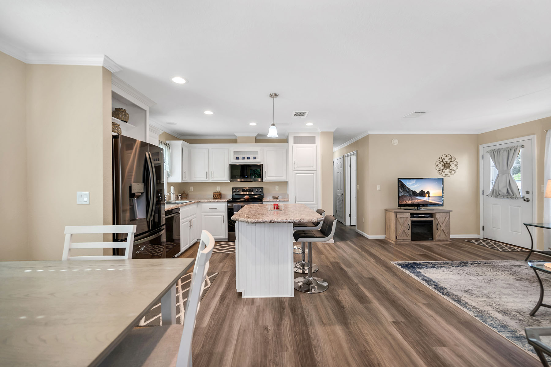1113 Diamond Lake Circle