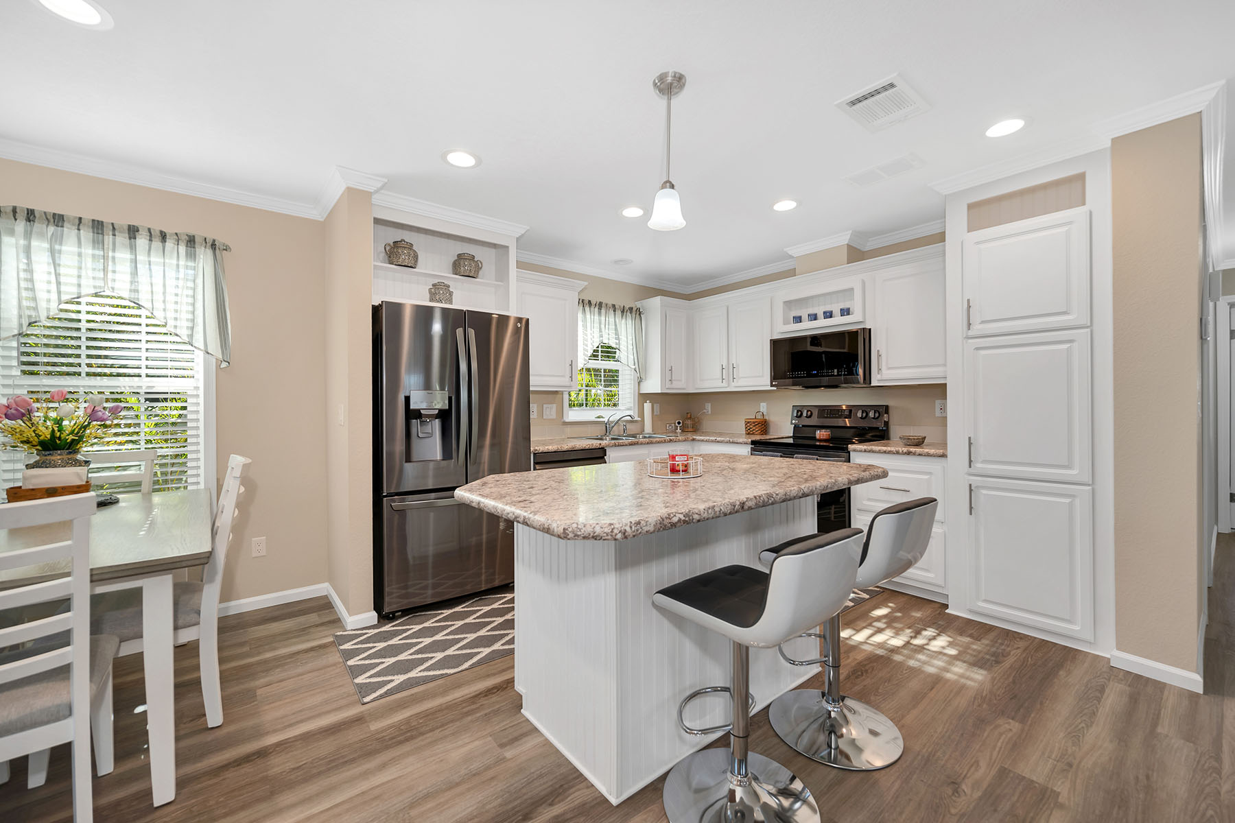 1113 Diamond Lake Circle