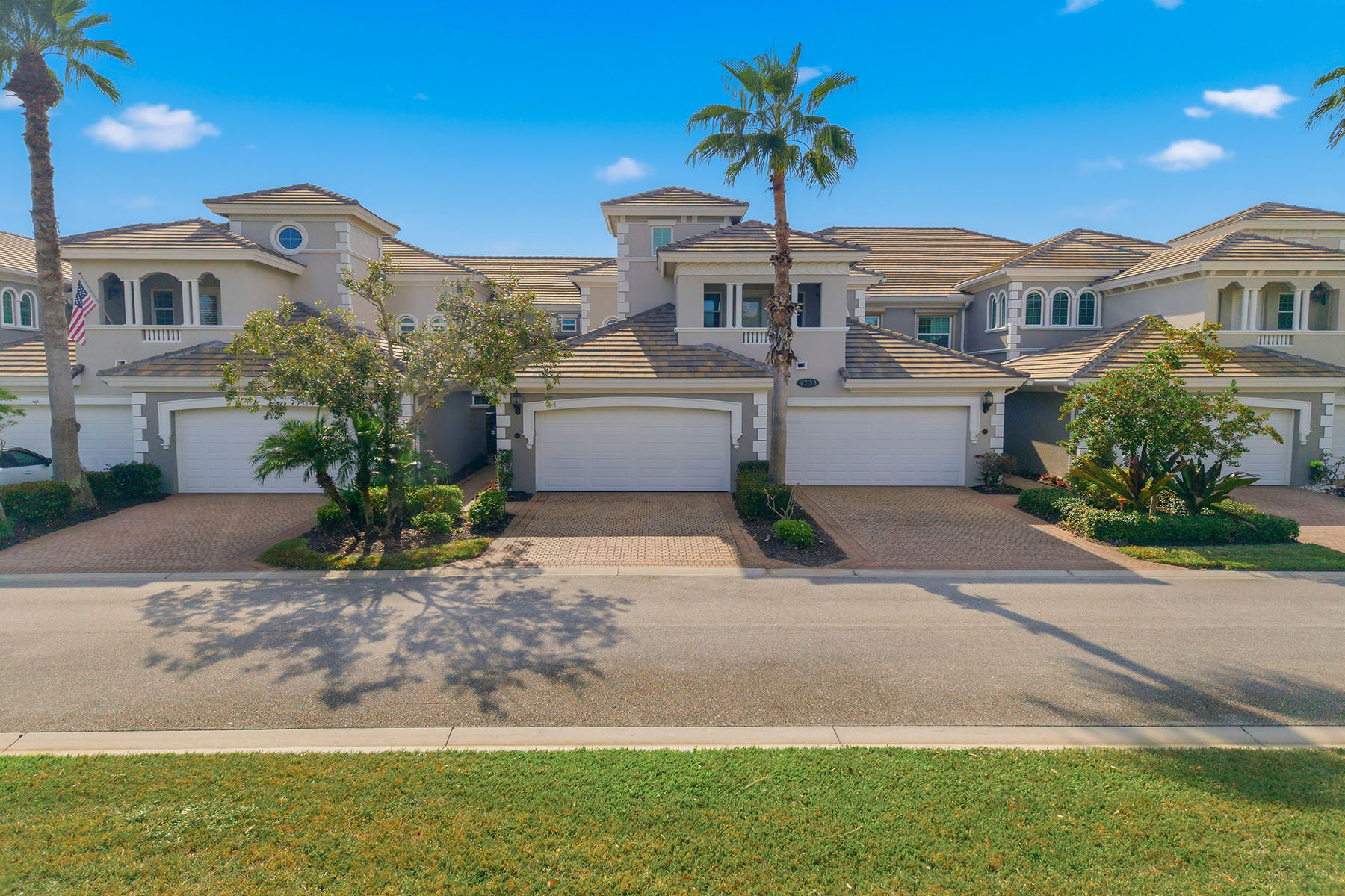 9233 Museo Circle , 103