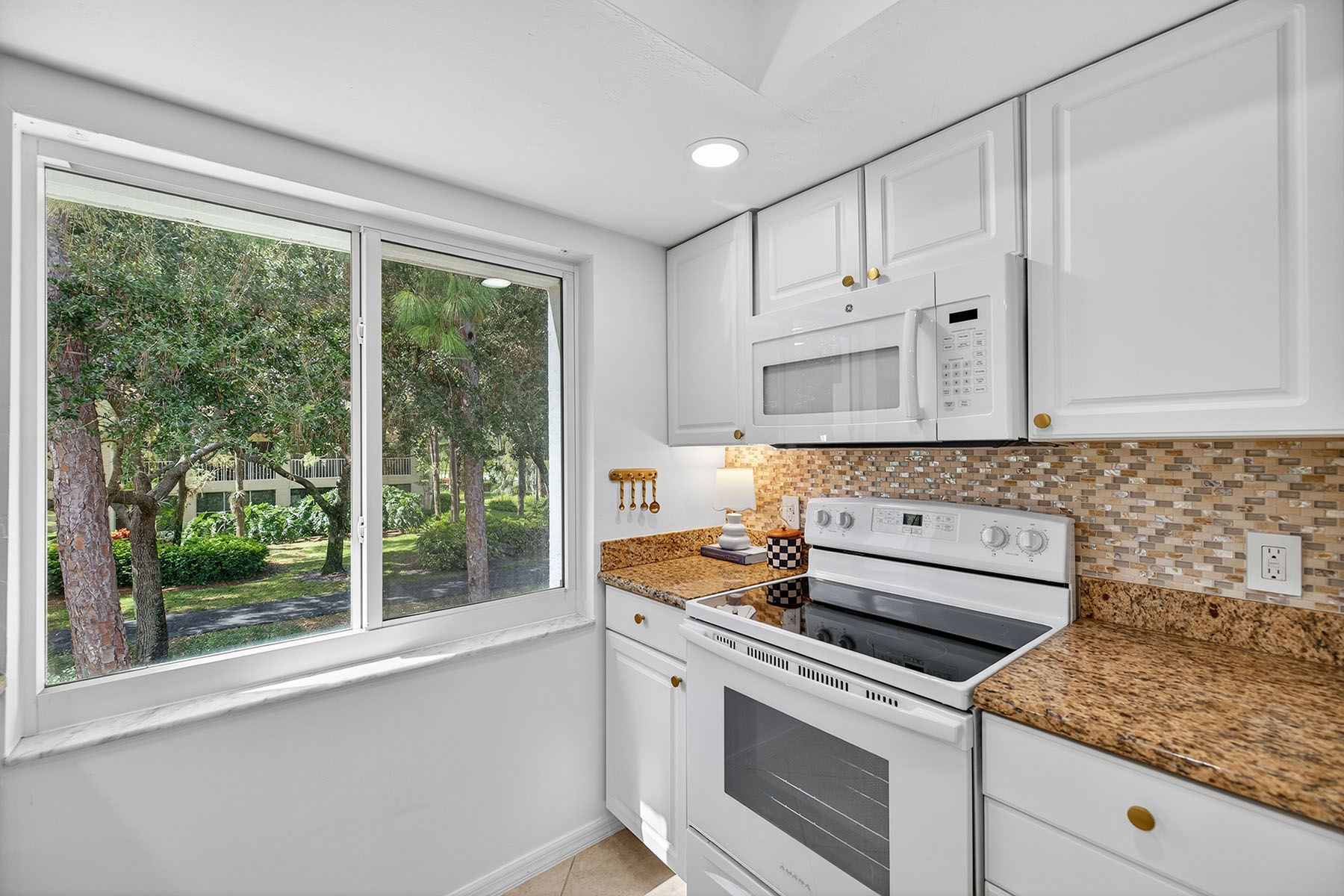 3136 Kings Lake Boulevard , 7546