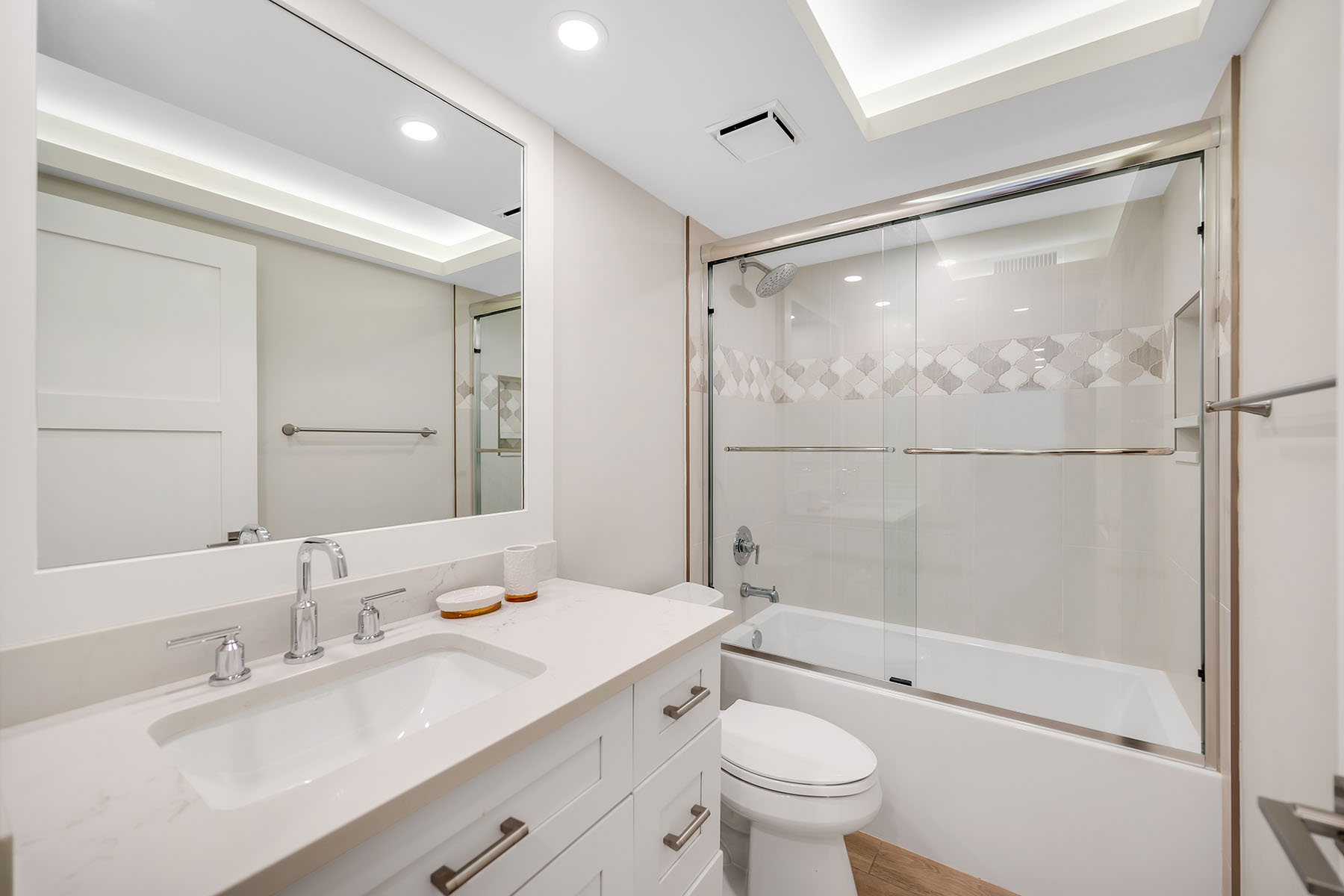 380 Seaview Court , 1405